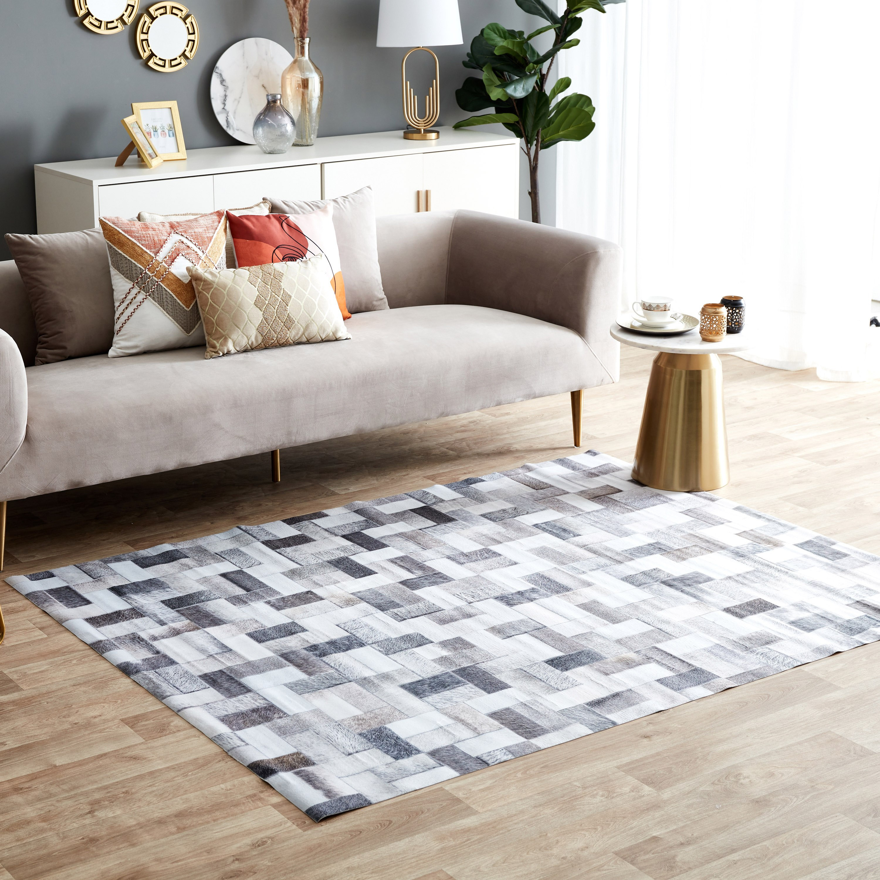 سجادة كبيرة برقعة جلد صناعي من باتش كوا - 150x200 سم-hbxdecorandfurnishings-floorcoverings-rugs-image-1