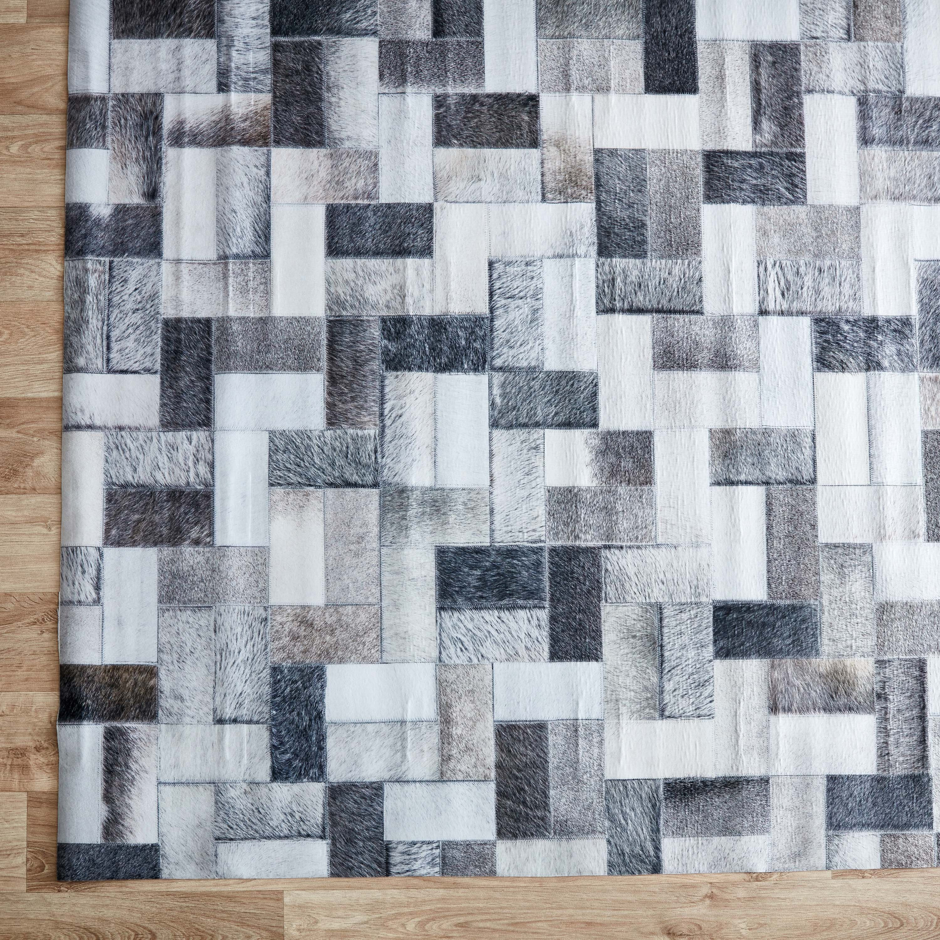 سجادة كبيرة برقعة جلد صناعي من باتش كوا - 150x200 سم-hbxdecorandfurnishings-floorcoverings-rugs-image-2