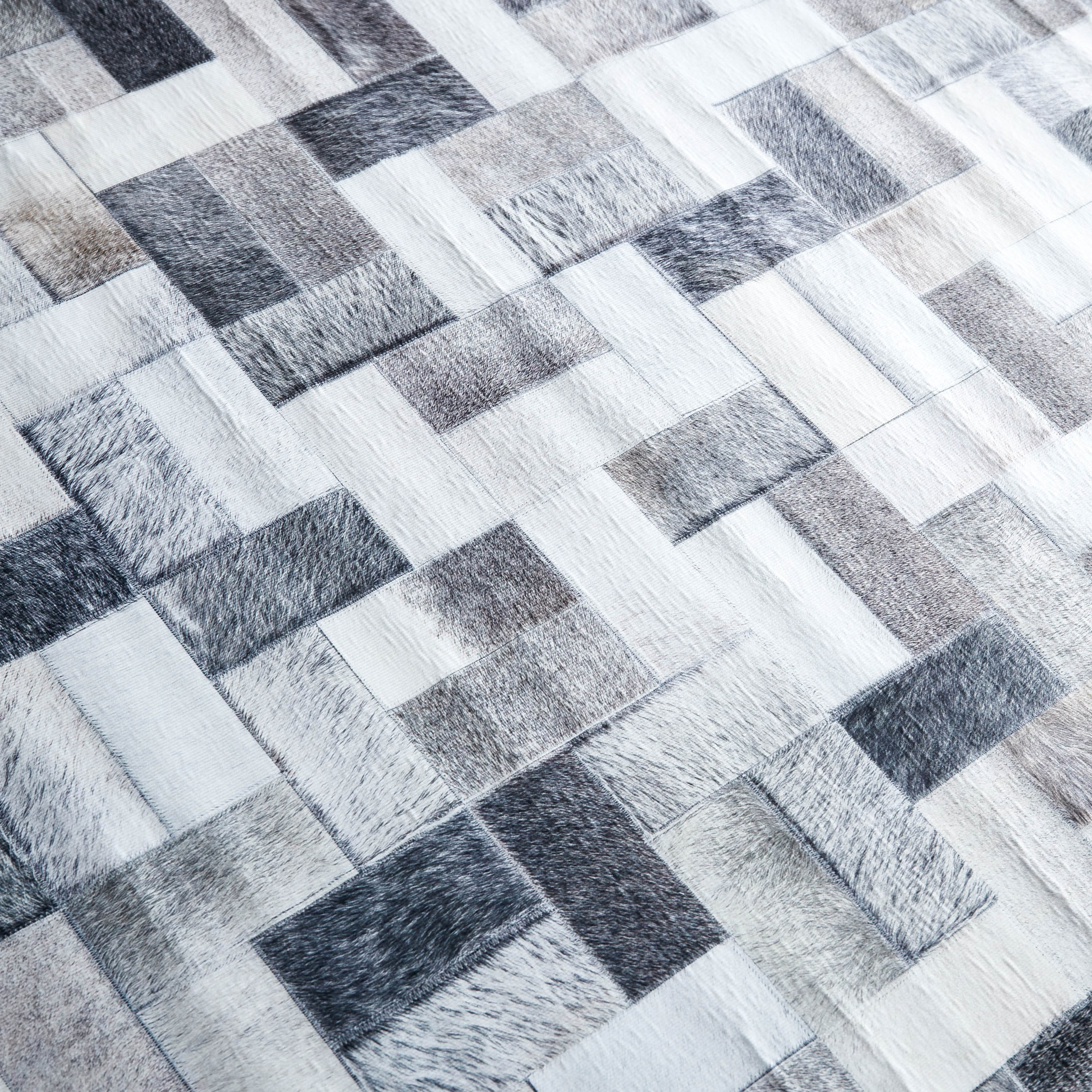 سجادة كبيرة برقعة جلد صناعي من باتش كوا - 150x200 سم-hbxdecorandfurnishings-floorcoverings-rugs-image-3