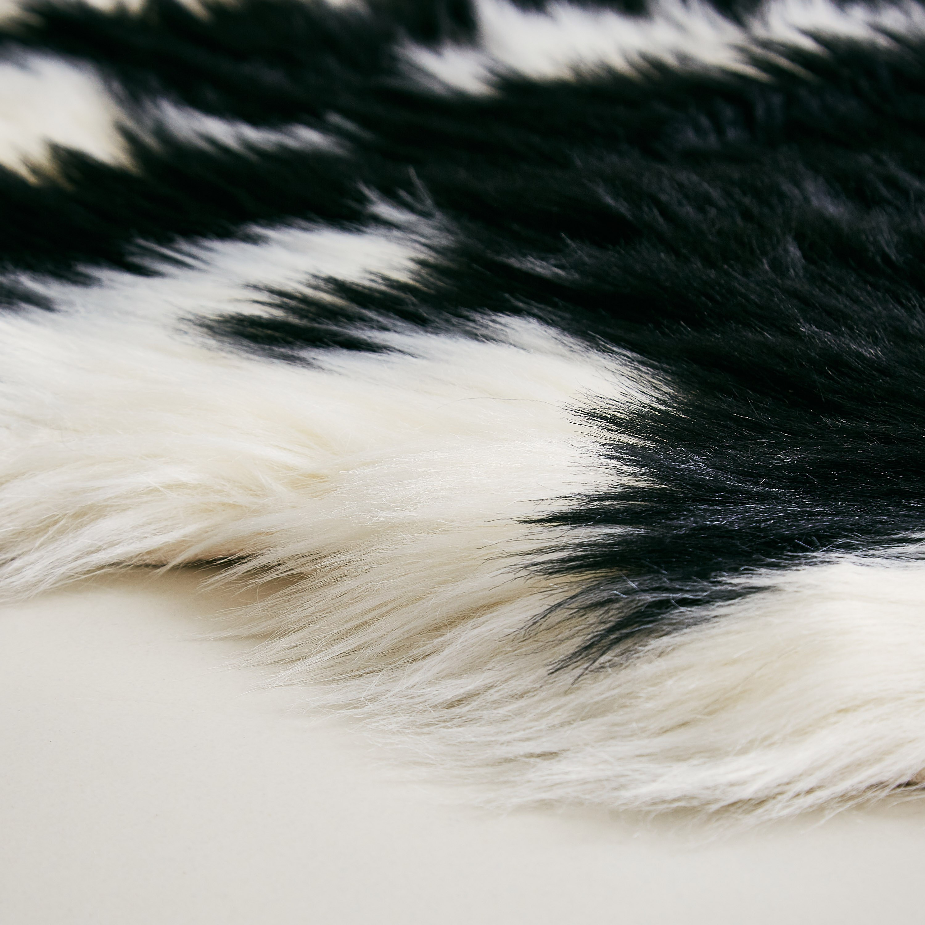 سجادة جلد حيوانات صناعية- 90x130 سم-hbxdecorandfurnishings-floorcoverings-rugs-image-2