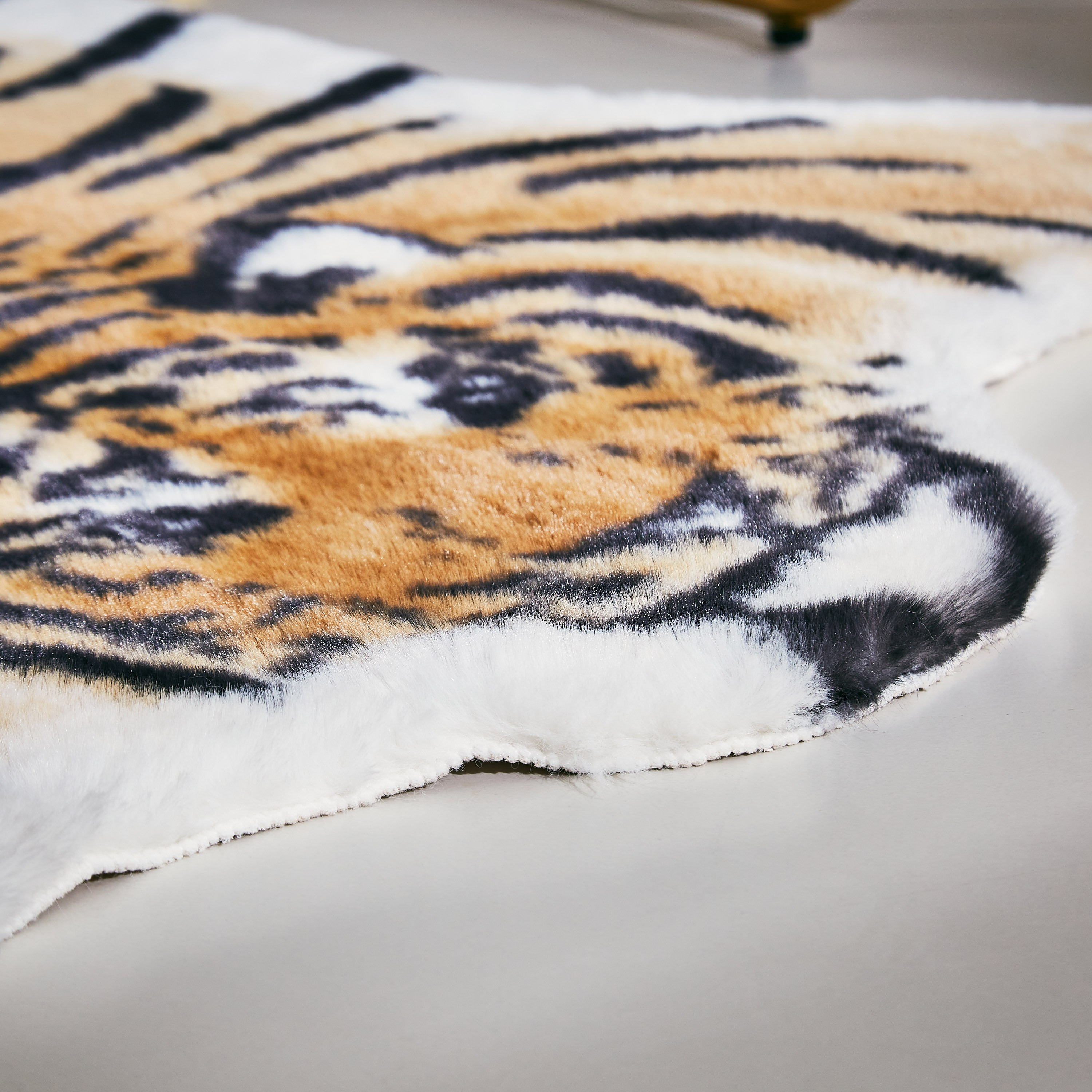 سجادة جلد النمر الصناعي - 90x110 سم-hbxdecorandfurnishings-floorcoverings-rugs-image-3