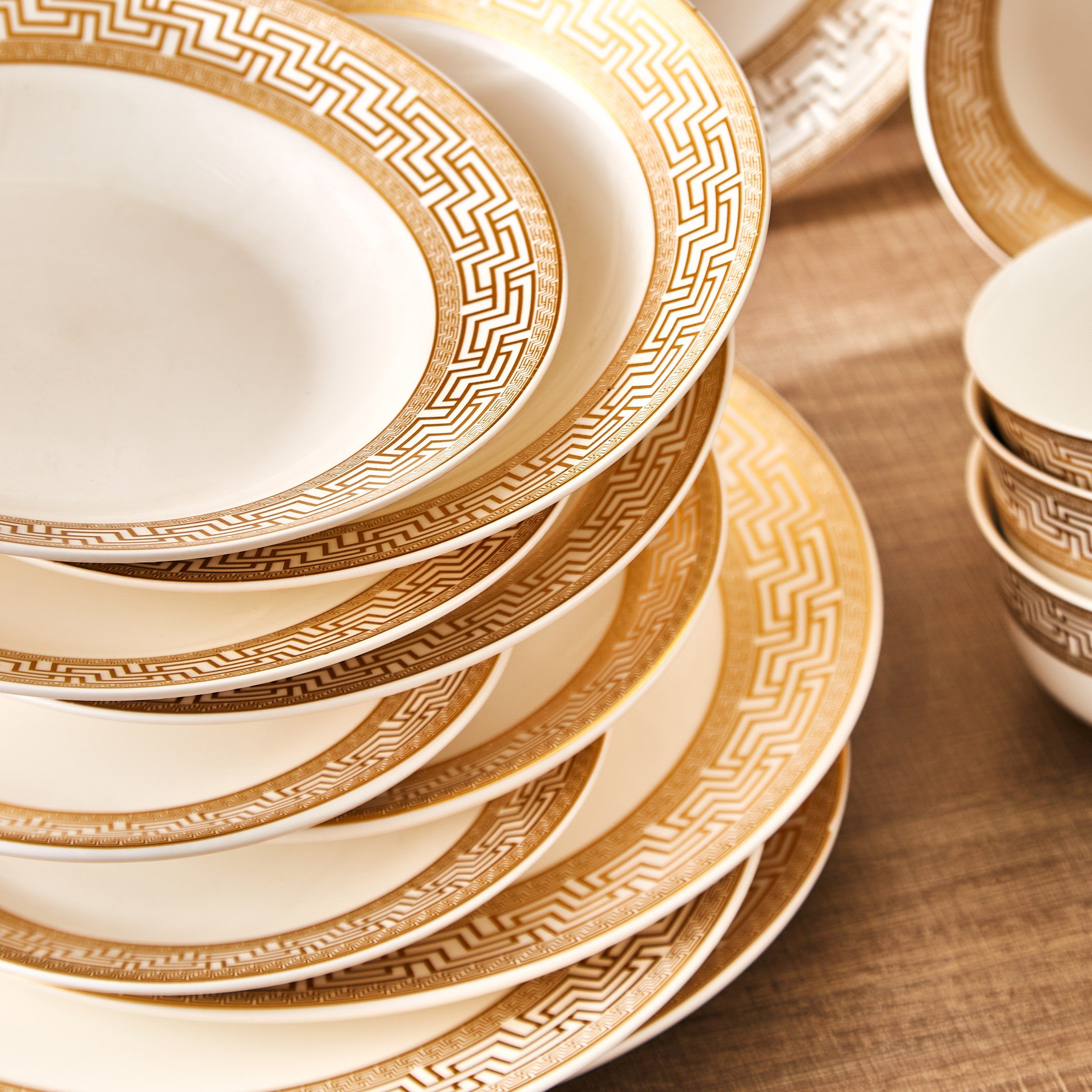 Festive 16-Piece Porcelain Dinner Set-hbxhomeware-hbxkitchen-image-3