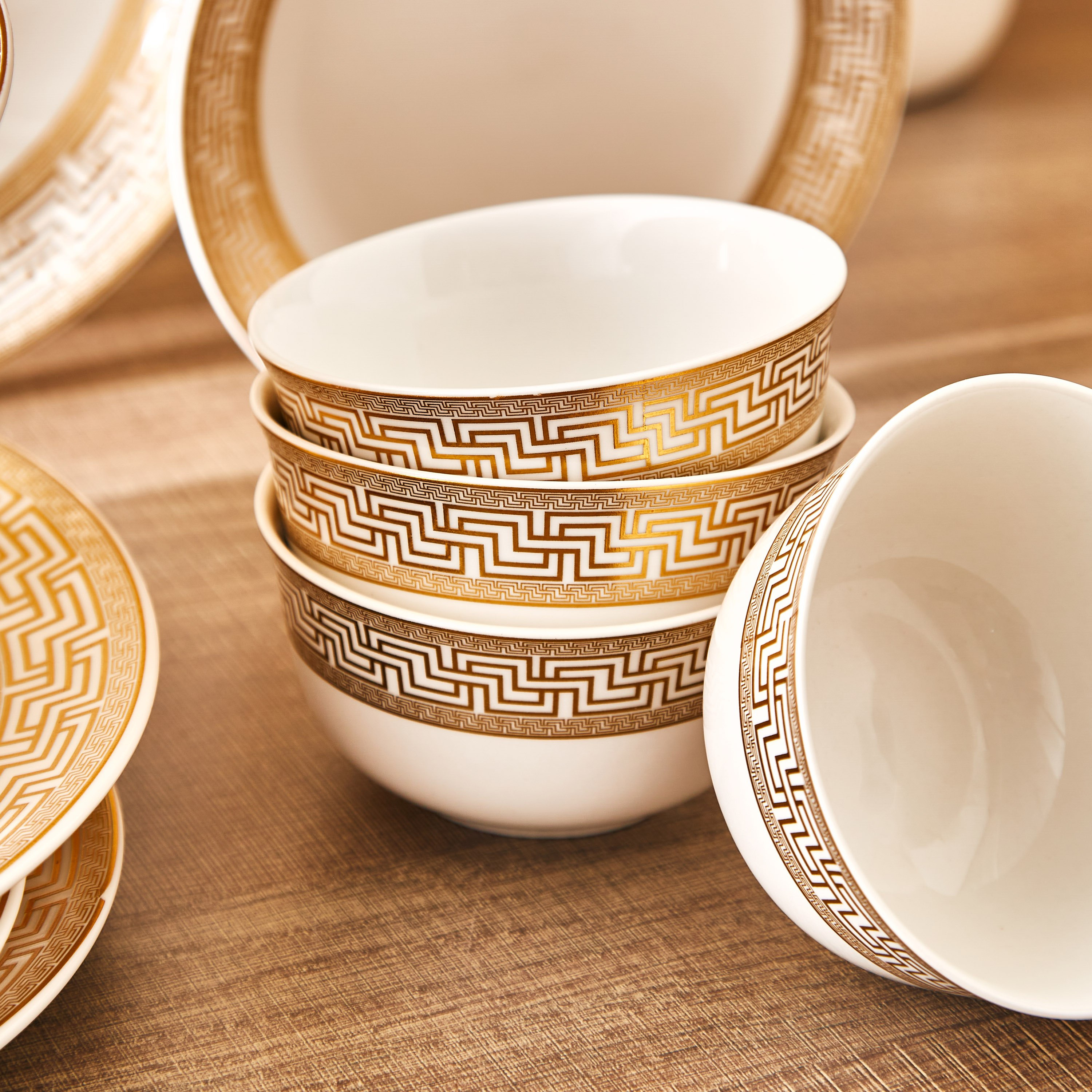 Festive 16-Piece Porcelain Dinner Set-hbxhomeware-hbxkitchen-image-5