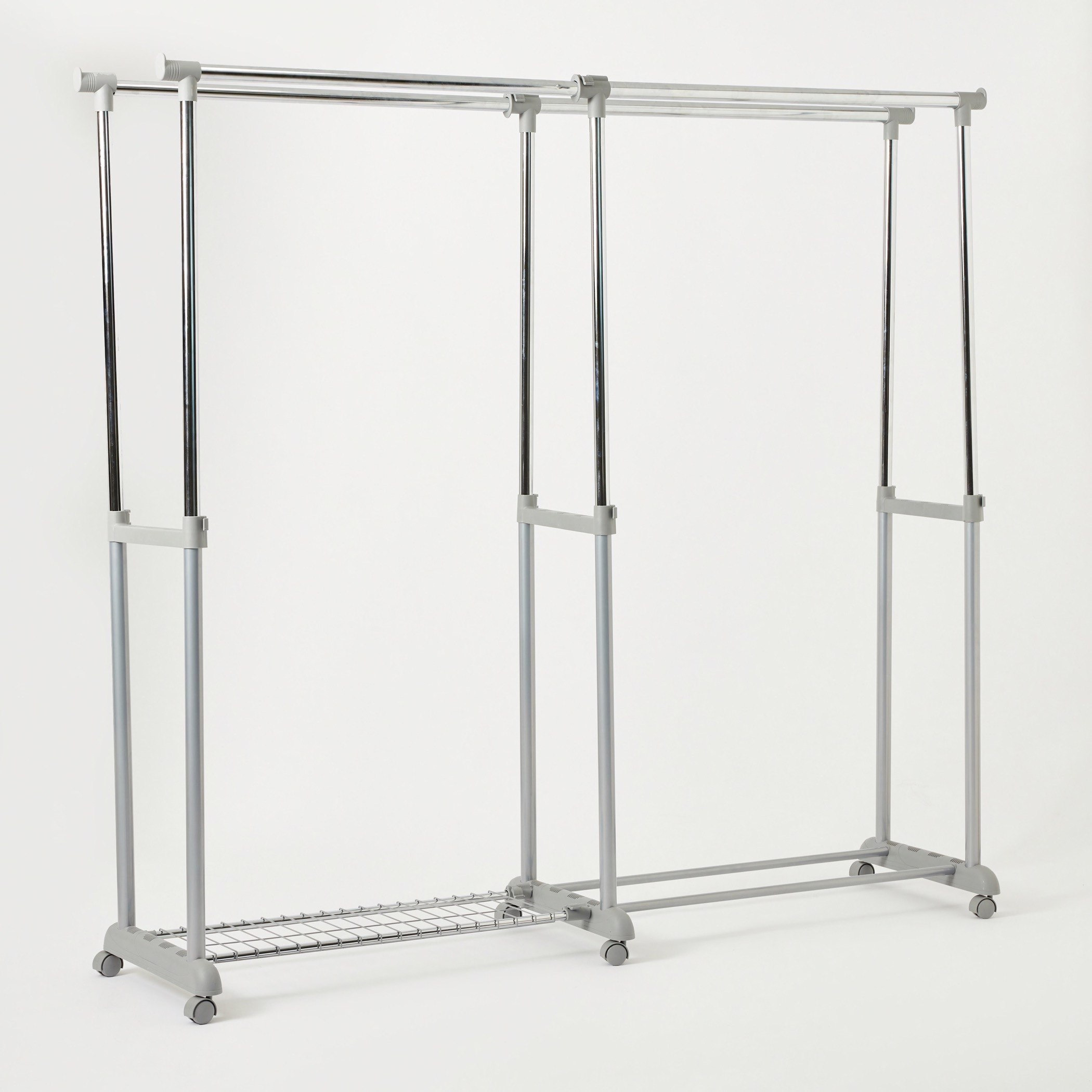 Extending store clothes rail