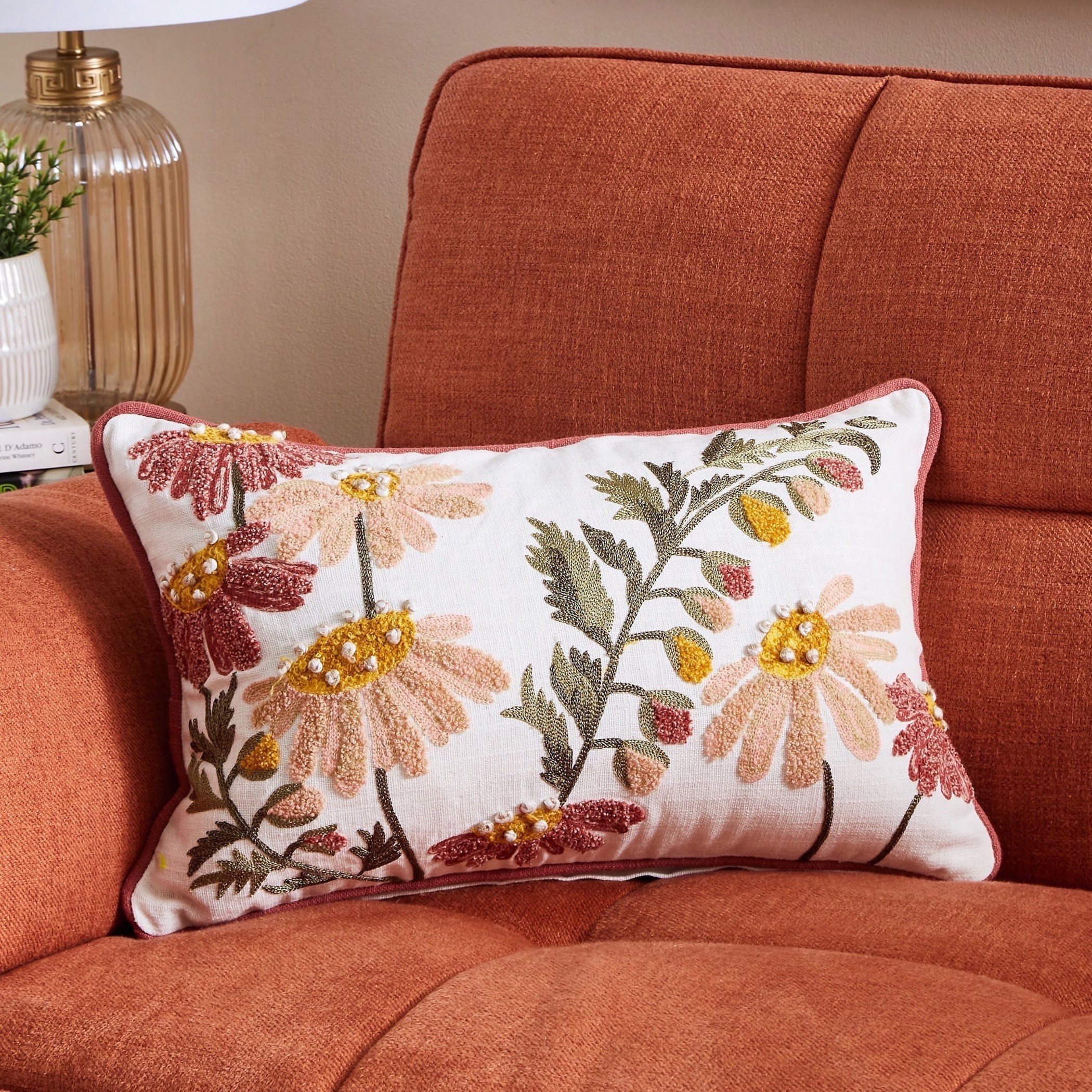 وسادة محشوة مزيّنة من فلورانس- 30x50 سم-hbxlivingroom-furnishings-cushionsandcovers-filledcushions-image-1