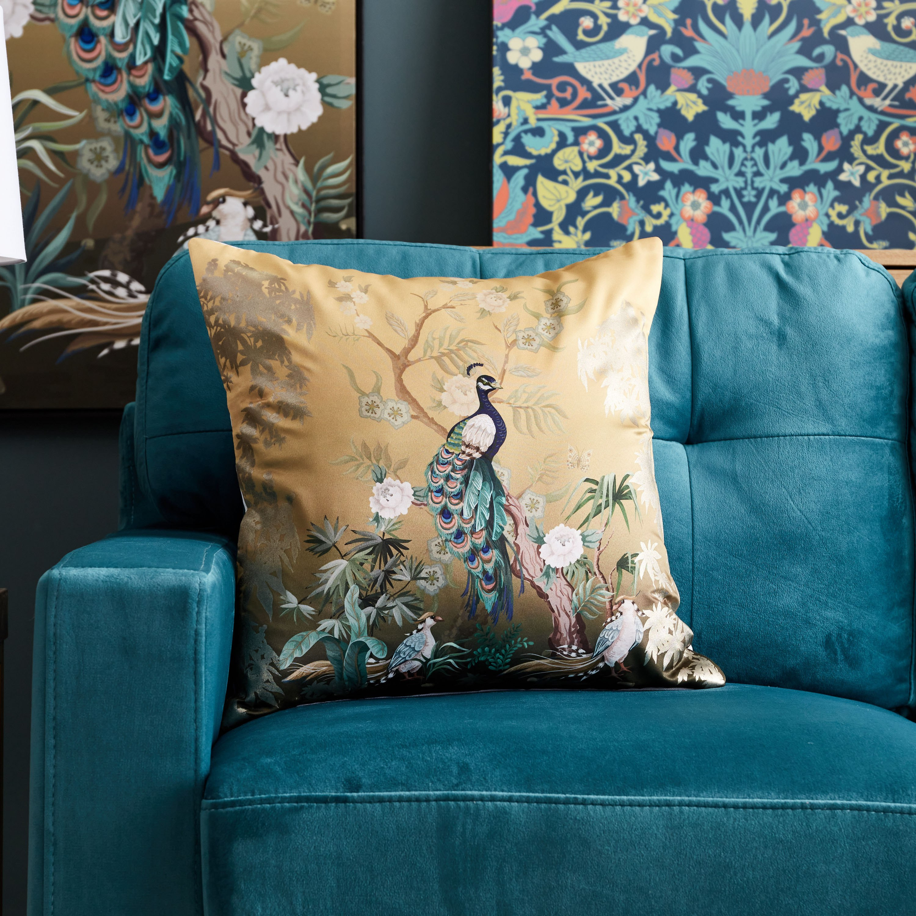 وسادة محشوة بطبعات طاووس ديجيتال من ميدنايت بلوم - 45x45 سم-hbxlivingroom-furnishings-cushionsandcovers-filledcushions-image-1