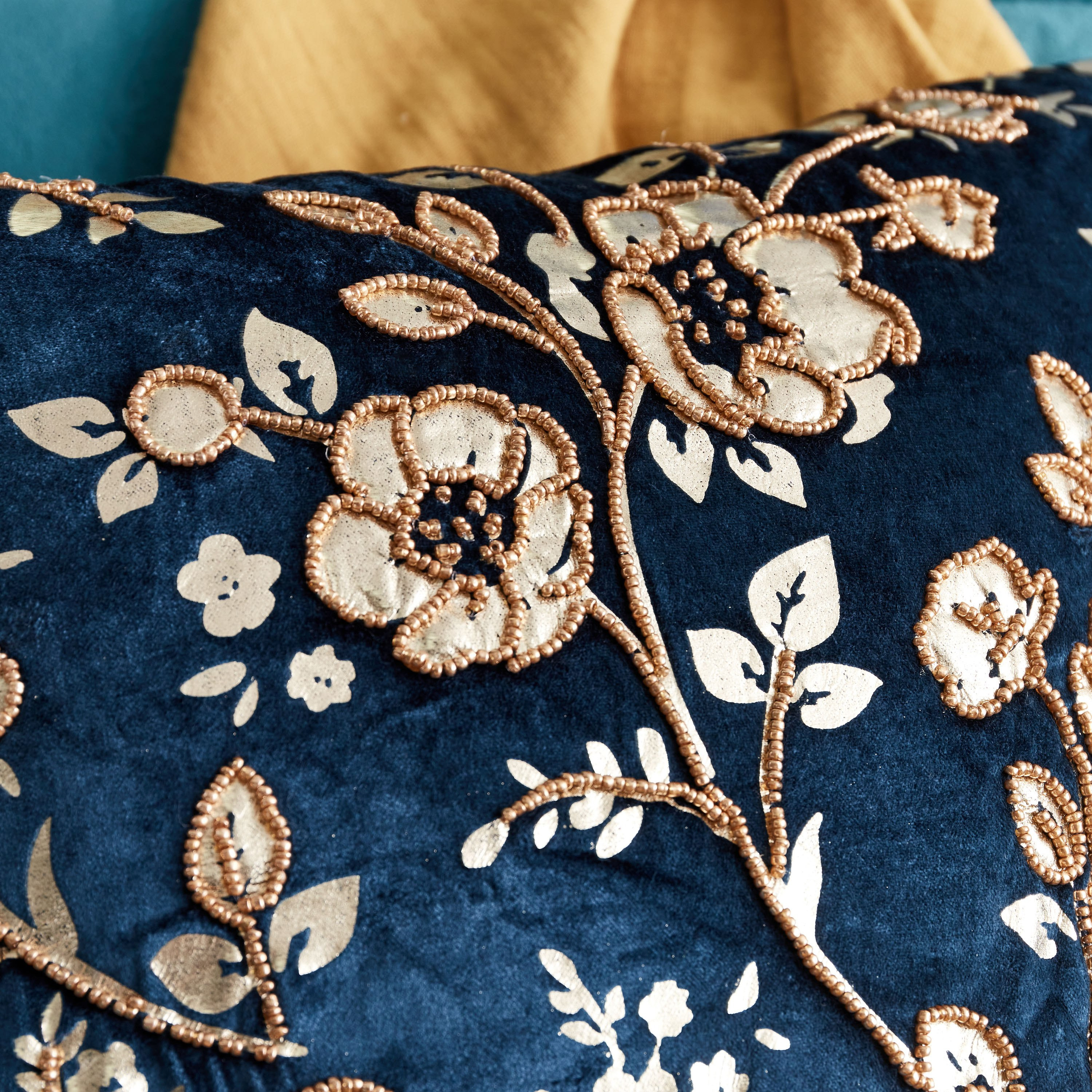 وسادة محشوة مزيّنة من بيكوك سيلينا - 45x45 سم-hbxlivingroom-furnishings-cushionsandcovers-filledcushions-image-2
