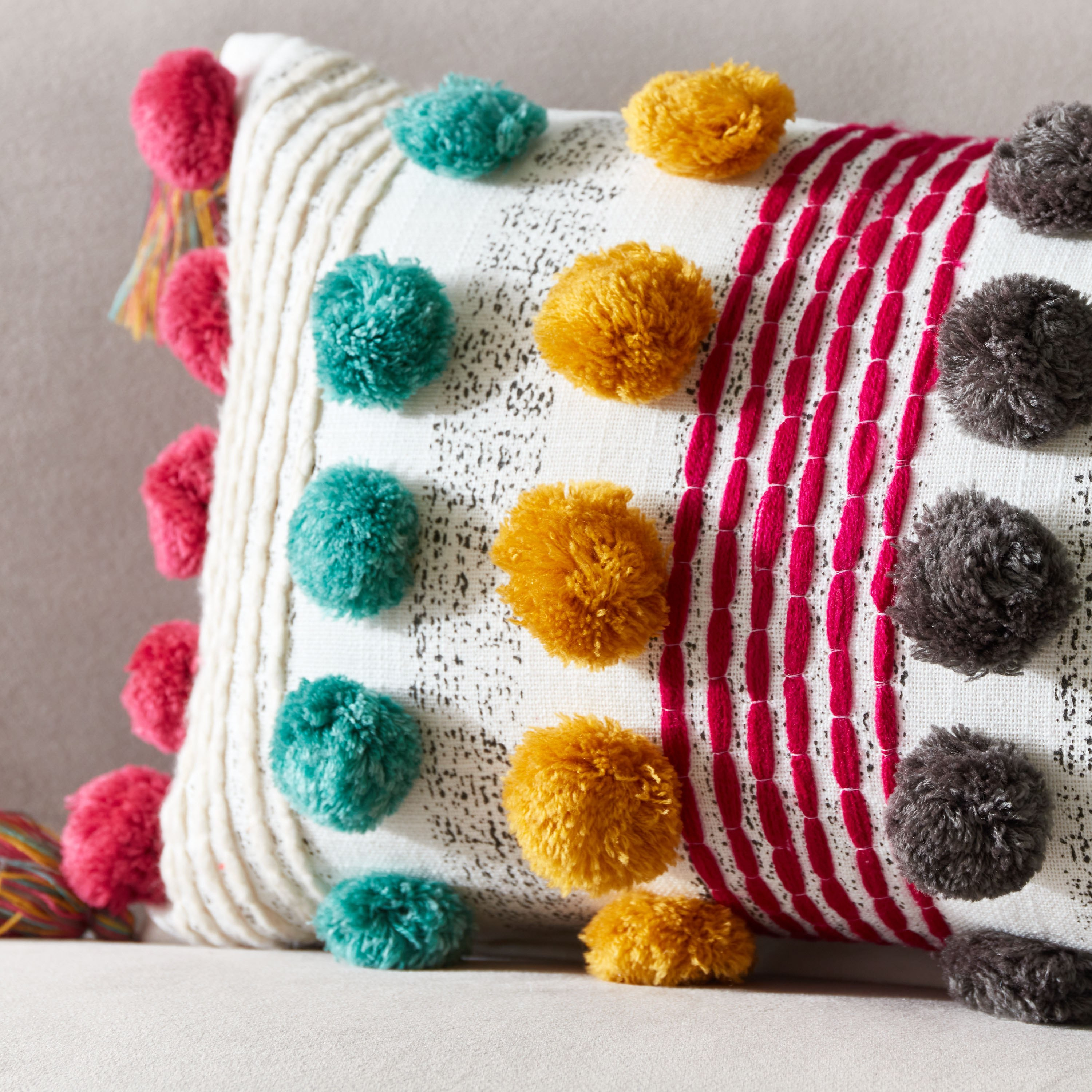 وسادة محشوة مزينة من بوهو كاي - 30x50 سم-hbxlivingroom-furnishings-cushionsandcovers-filledcushions-image-2