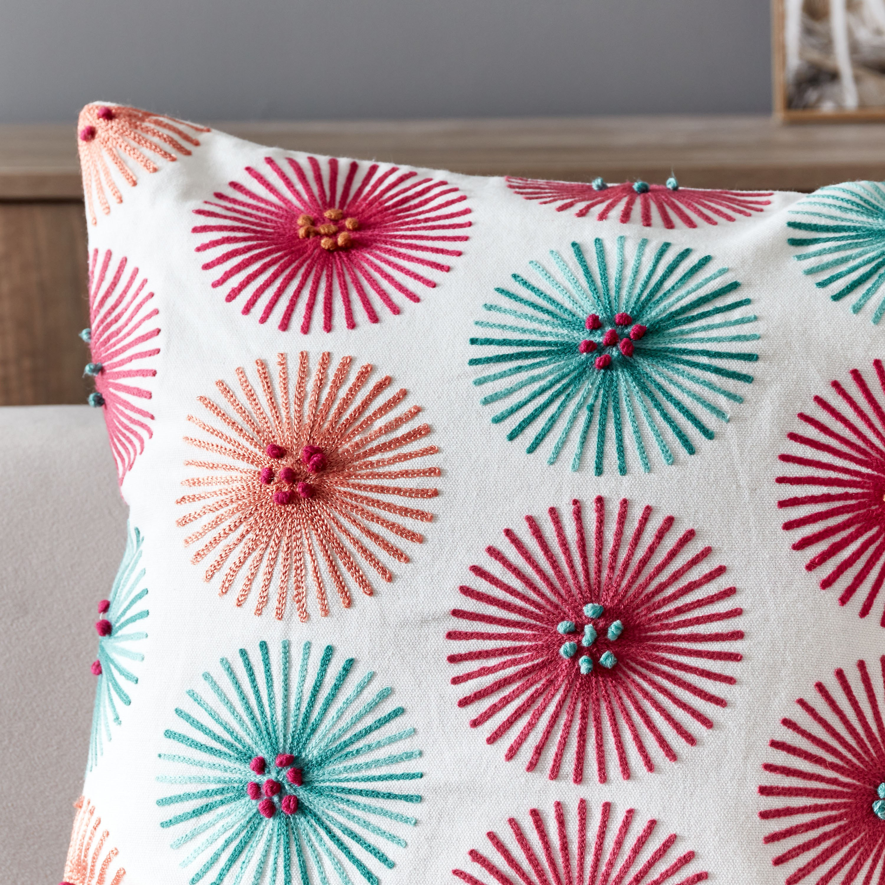 غطاء وسادة مزيّن من تشيرا - 45x45 سم-hbxhomeware-cushionsandcovers-cushioncovers-image-2