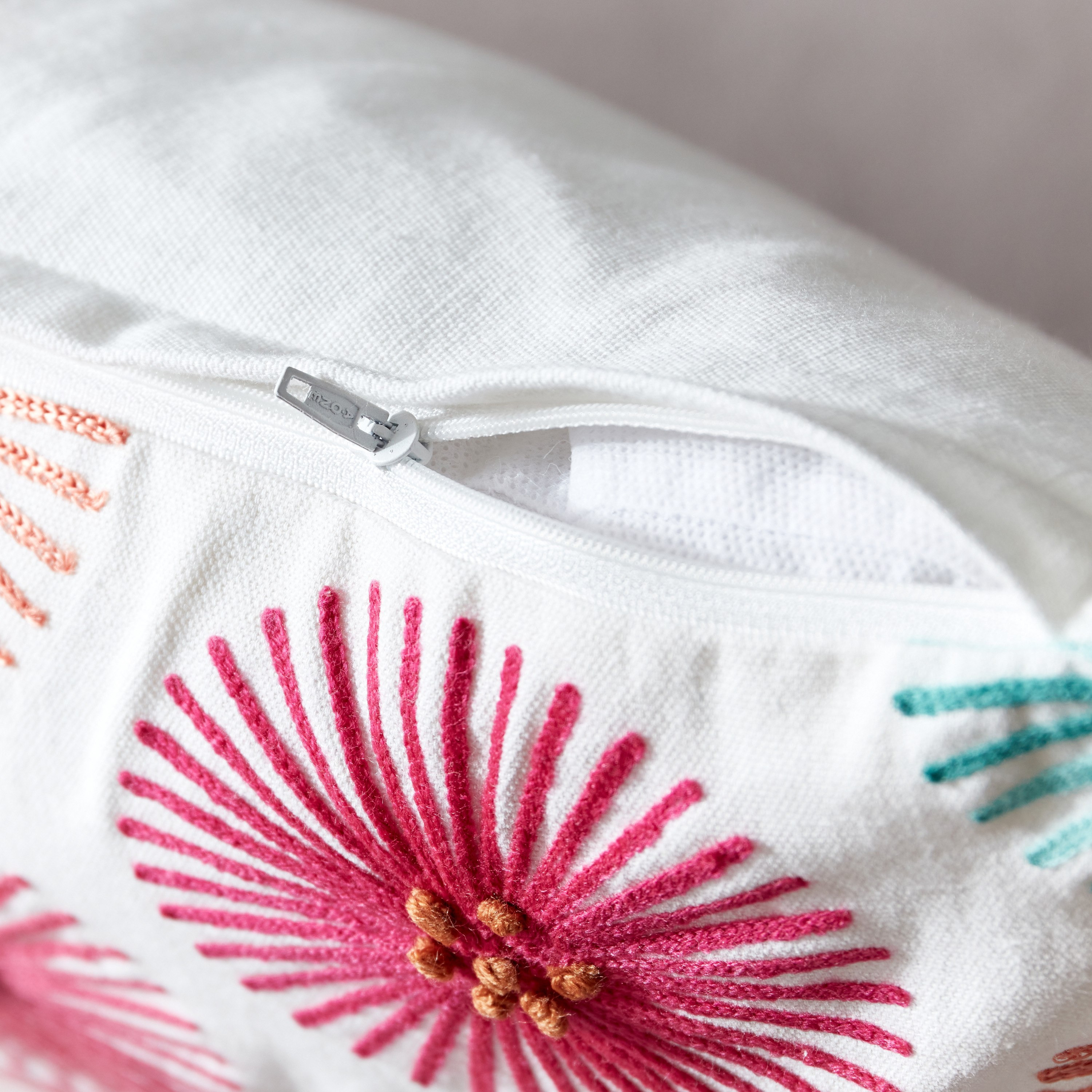 غطاء وسادة مزيّن من تشيرا - 45x45 سم-hbxhomeware-cushionsandcovers-cushioncovers-image-3