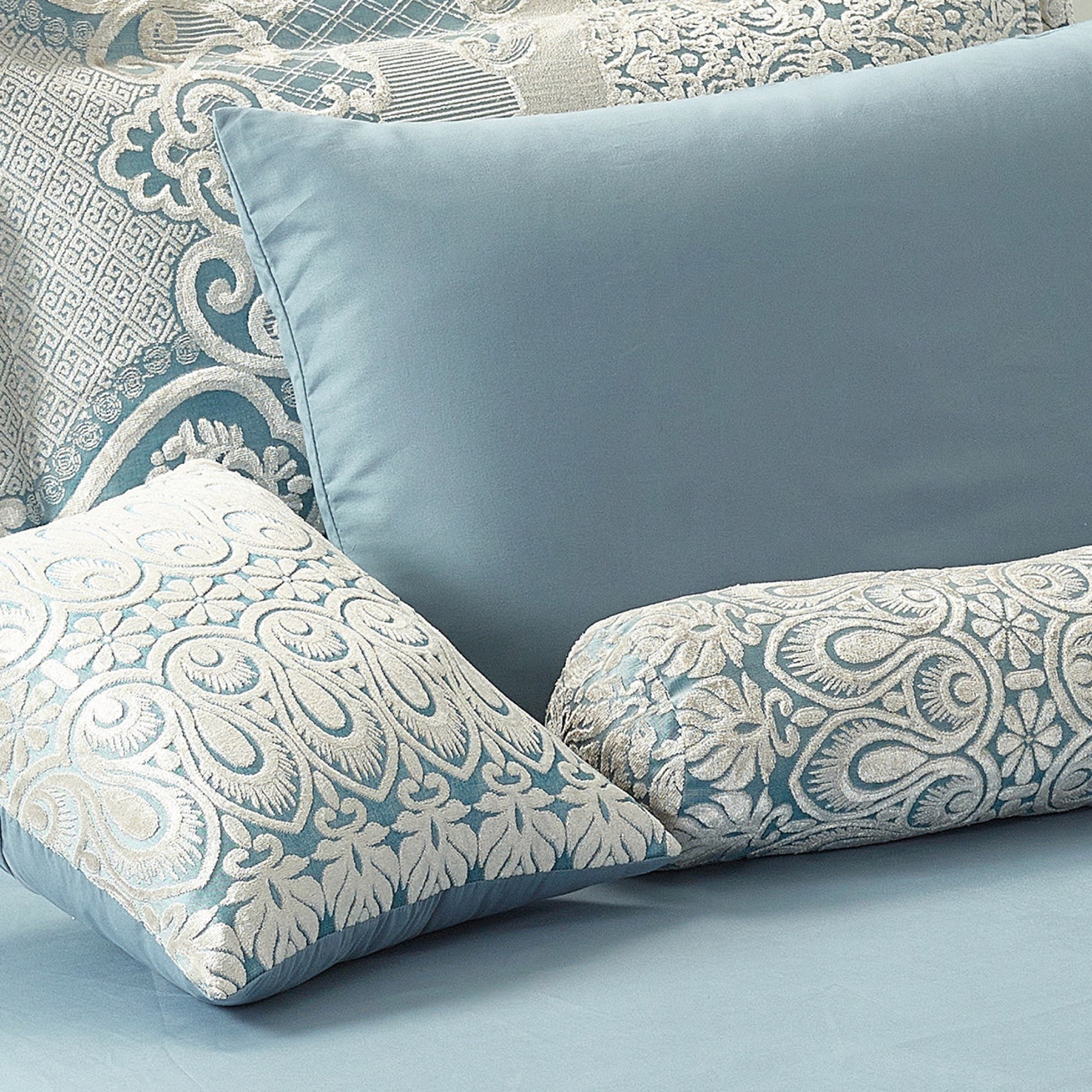 Amelia Chenille 10-Piece Super King Jacquard BIAB Comforter - 240x260 cm-hbxhomeware-hbxdecorandfurnishings-image-4