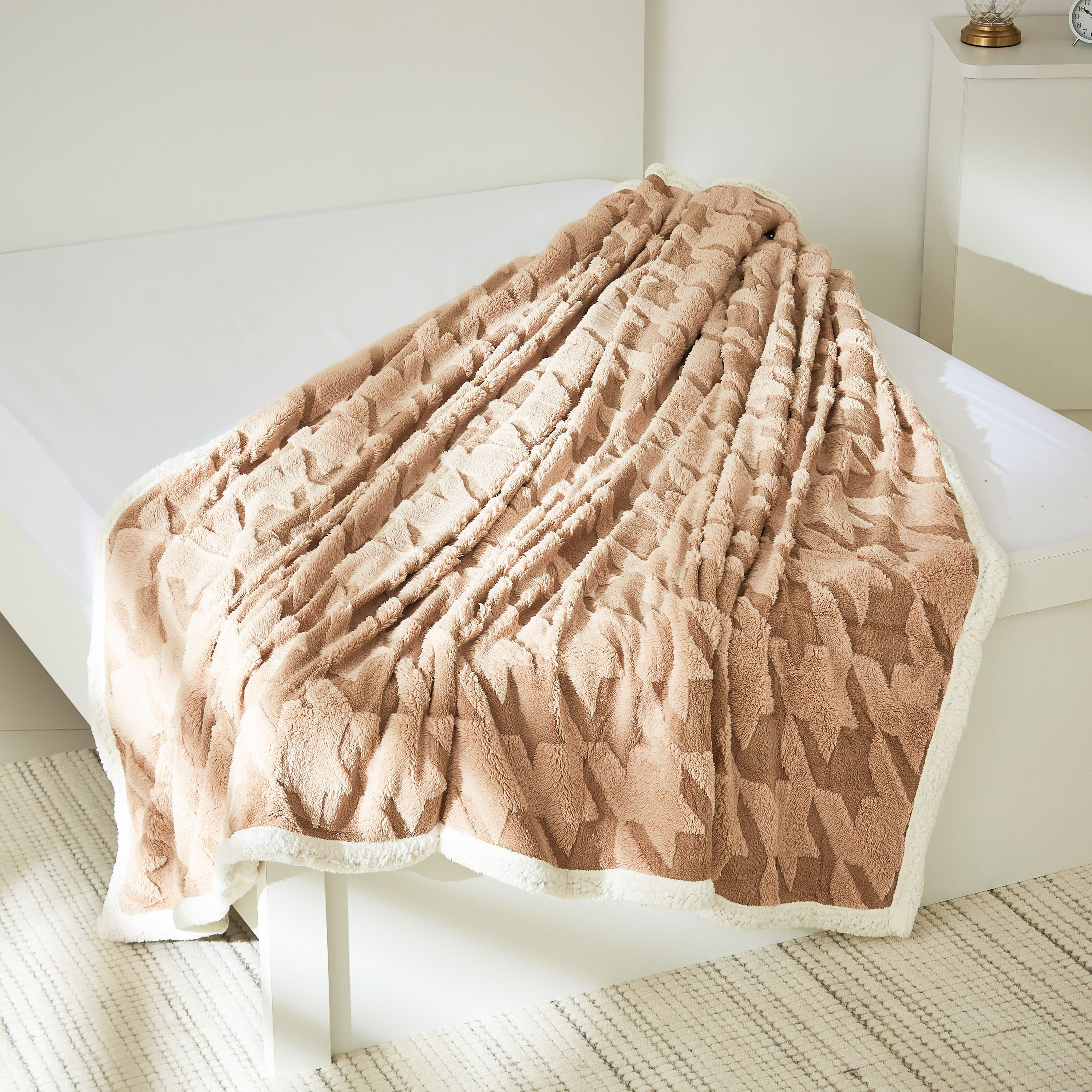 بطّانية كينج شيربا جاكارد بتصميم كاروهات أبيض وأسود من تكساس - 220x230 سم-hbxhomeware-hbxbedroom-image-2