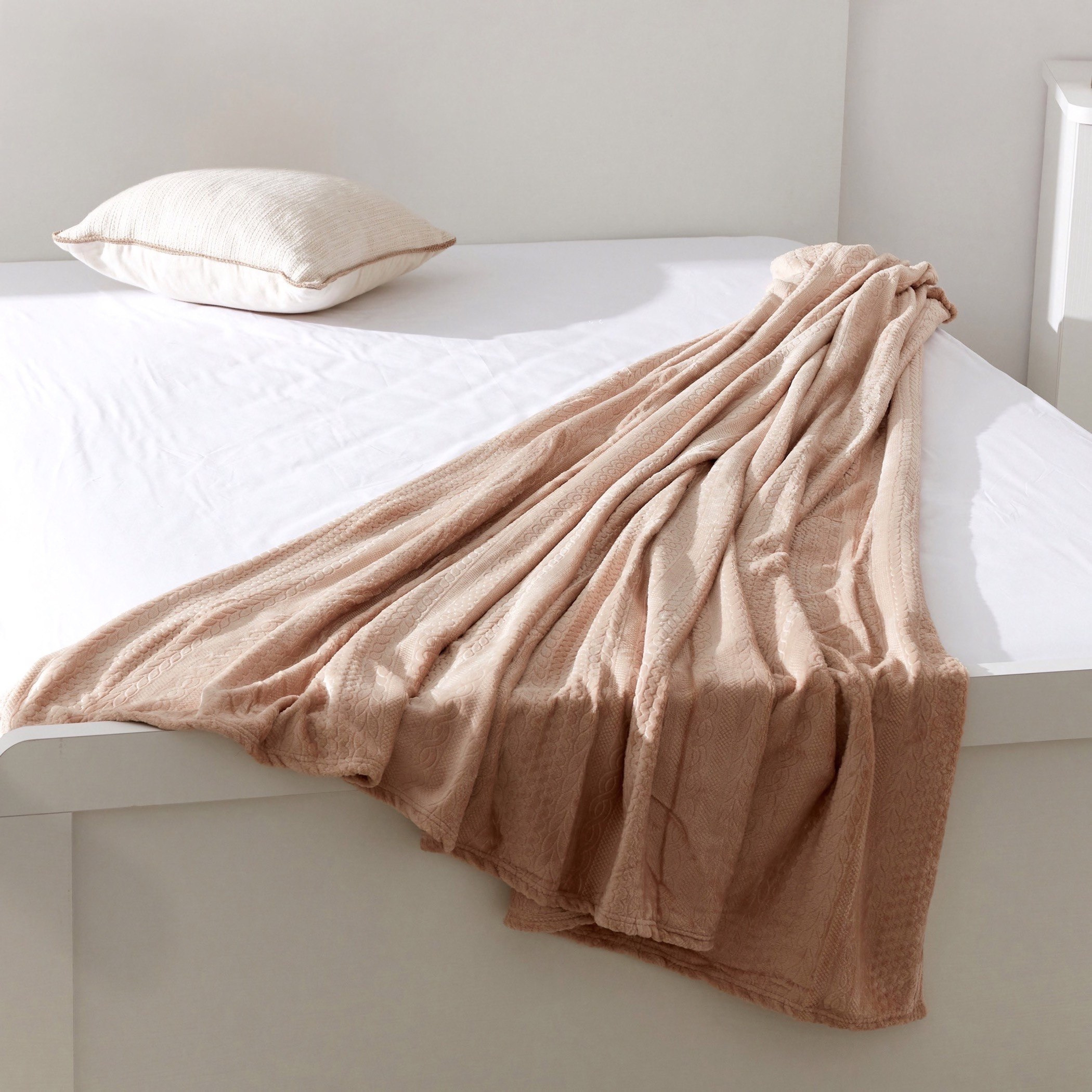 بطانية فلانيل كوين منحوتة من ميلان - 200x220 سم-hbxhomeware-hbxbedroom-image-2
