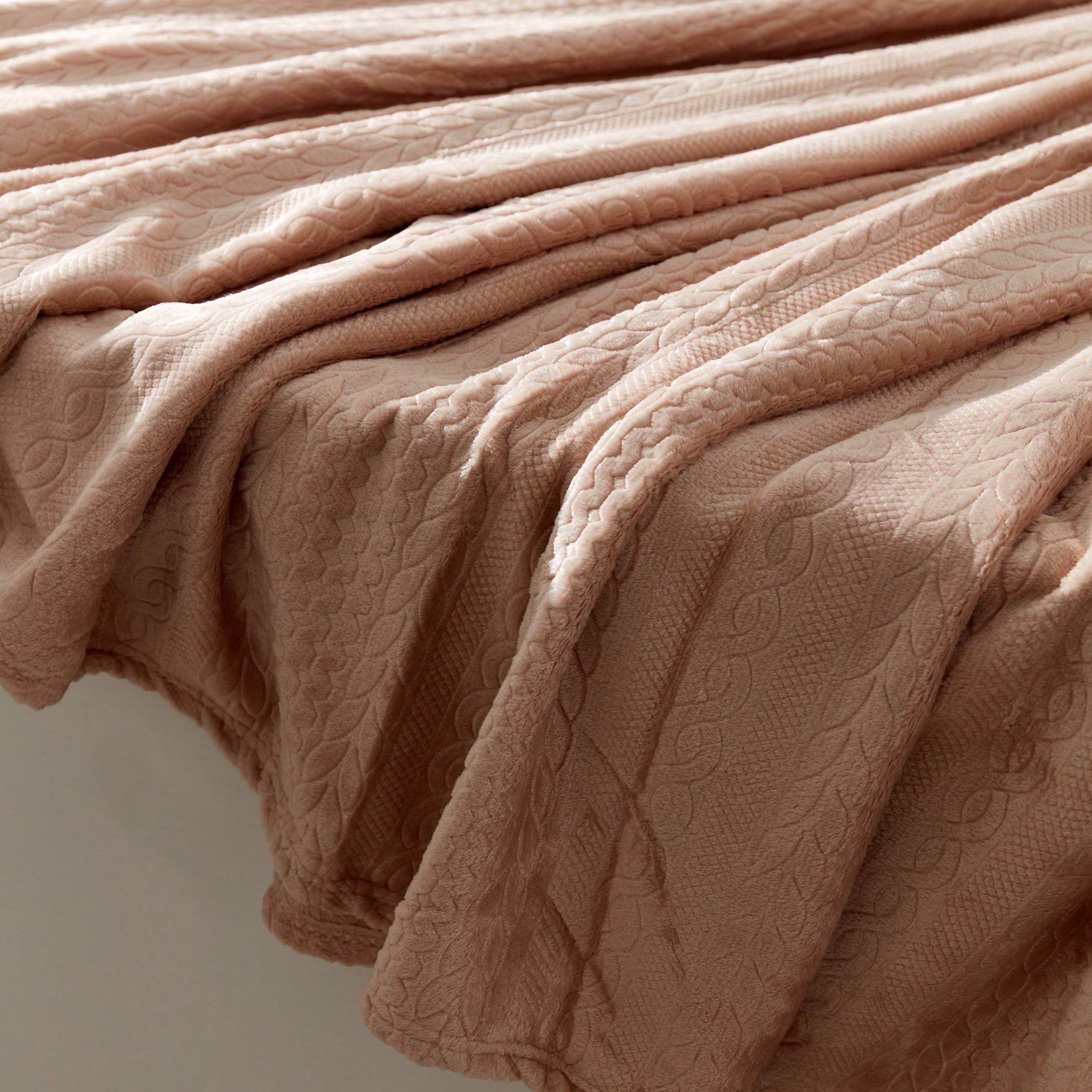 بطانية فلانيل كوين منحوتة من ميلان - 200x220 سم-hbxhomeware-hbxbedroom-image-4