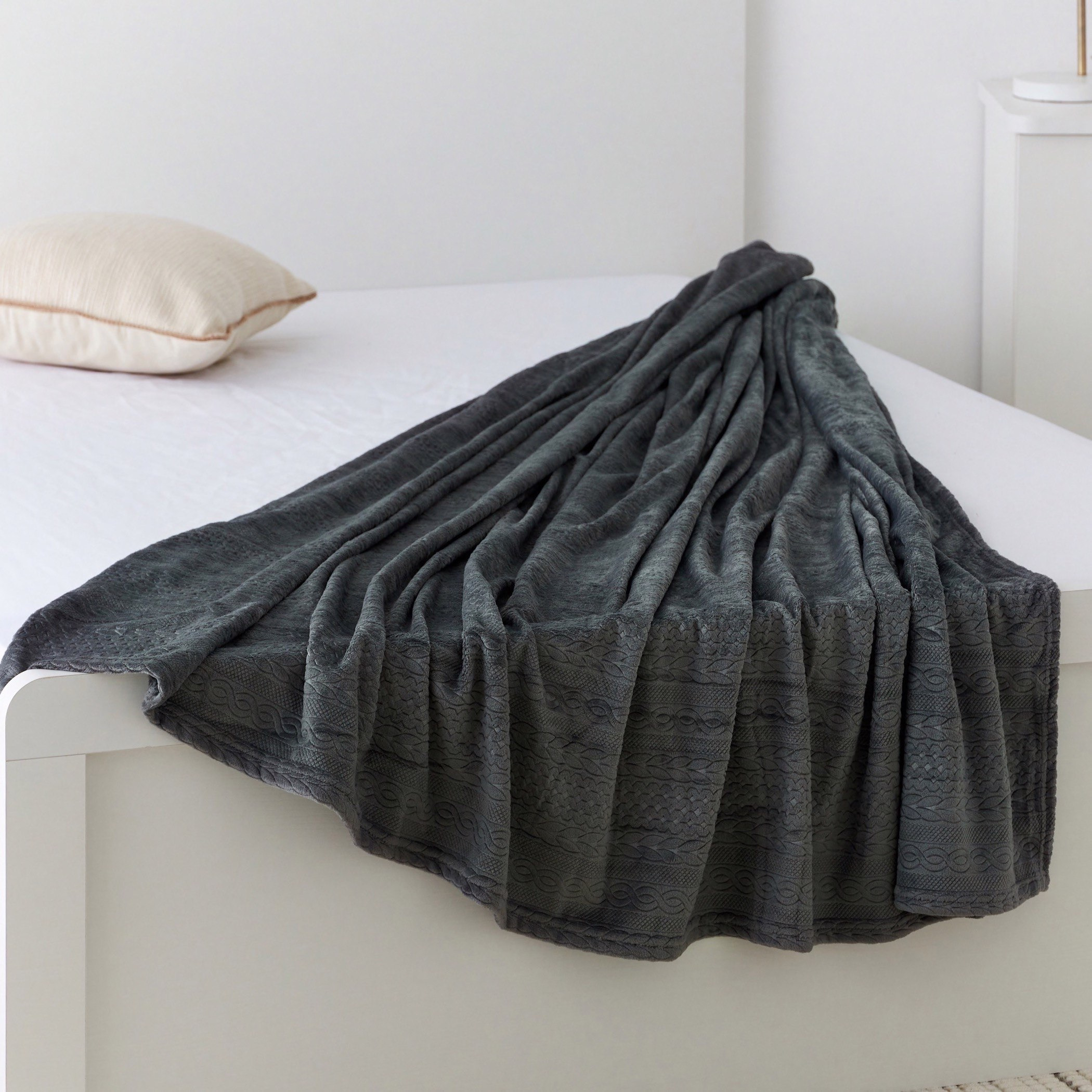 بطانية فلانيل كوين منقوشة من ميلان - 200x220 سم-hbxhomeware-hbxbedroom-image-2