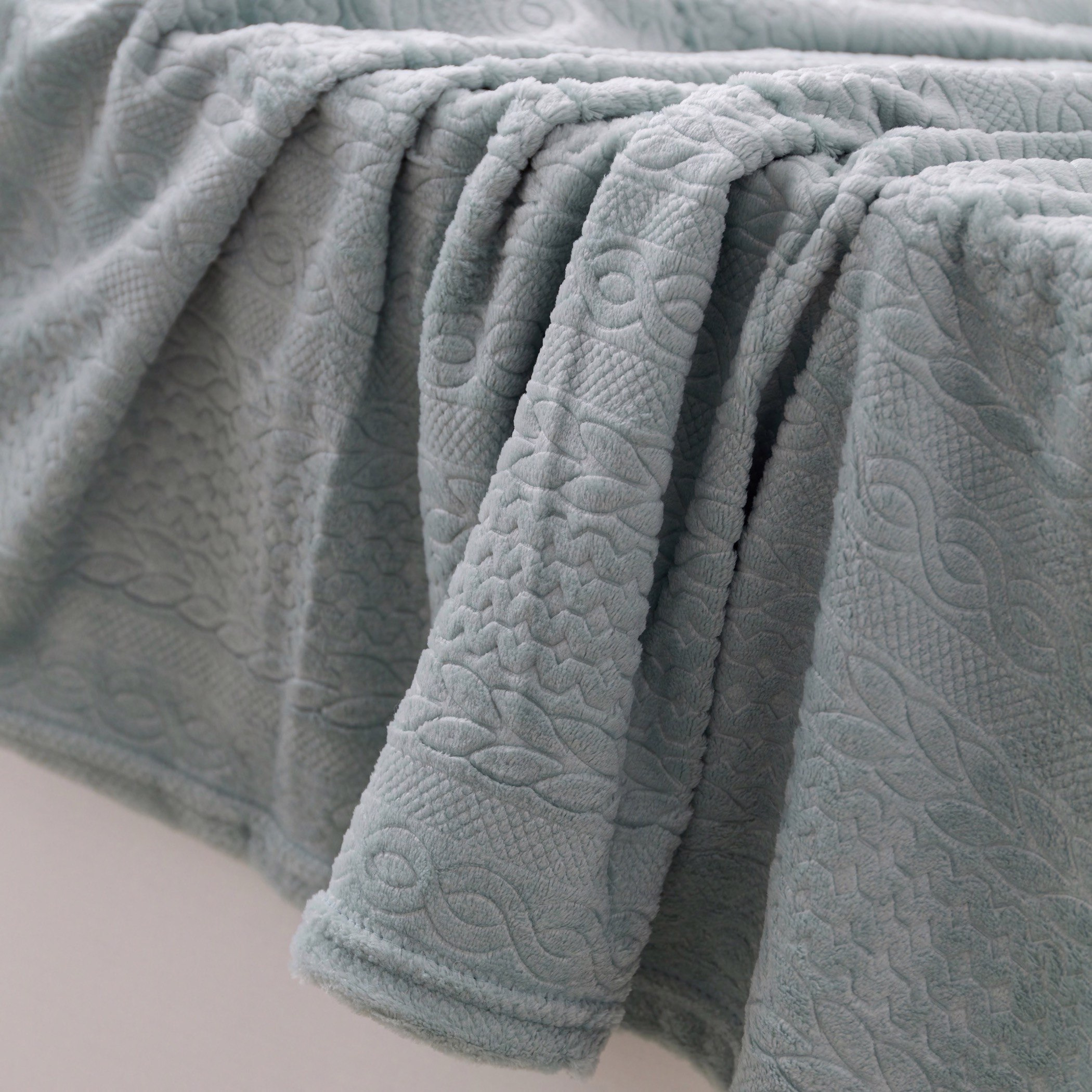 بطانية فلانيل كوين منحوتة من ميلان - 200x220 سم-hbxhomeware-hbxbedroom-image-4