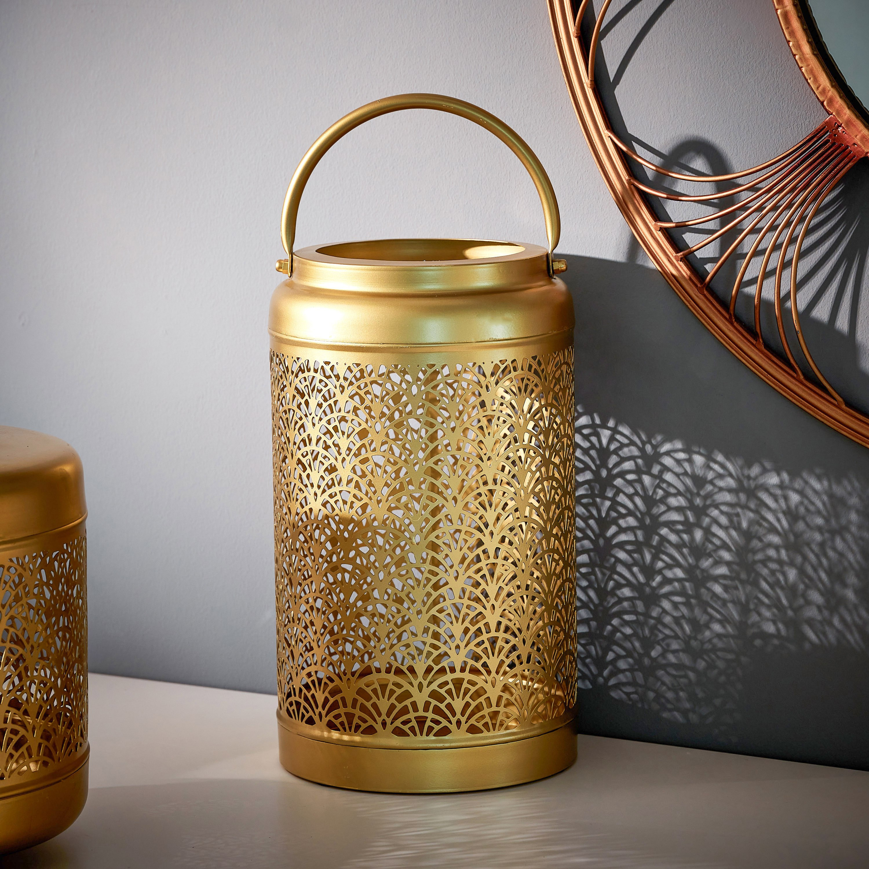 حامل شموع بتصاميم مفرغة من مافريك - 21.5x21.5x30 سم-hbxlivingroom-decorandaccessories-candleholders-image-2