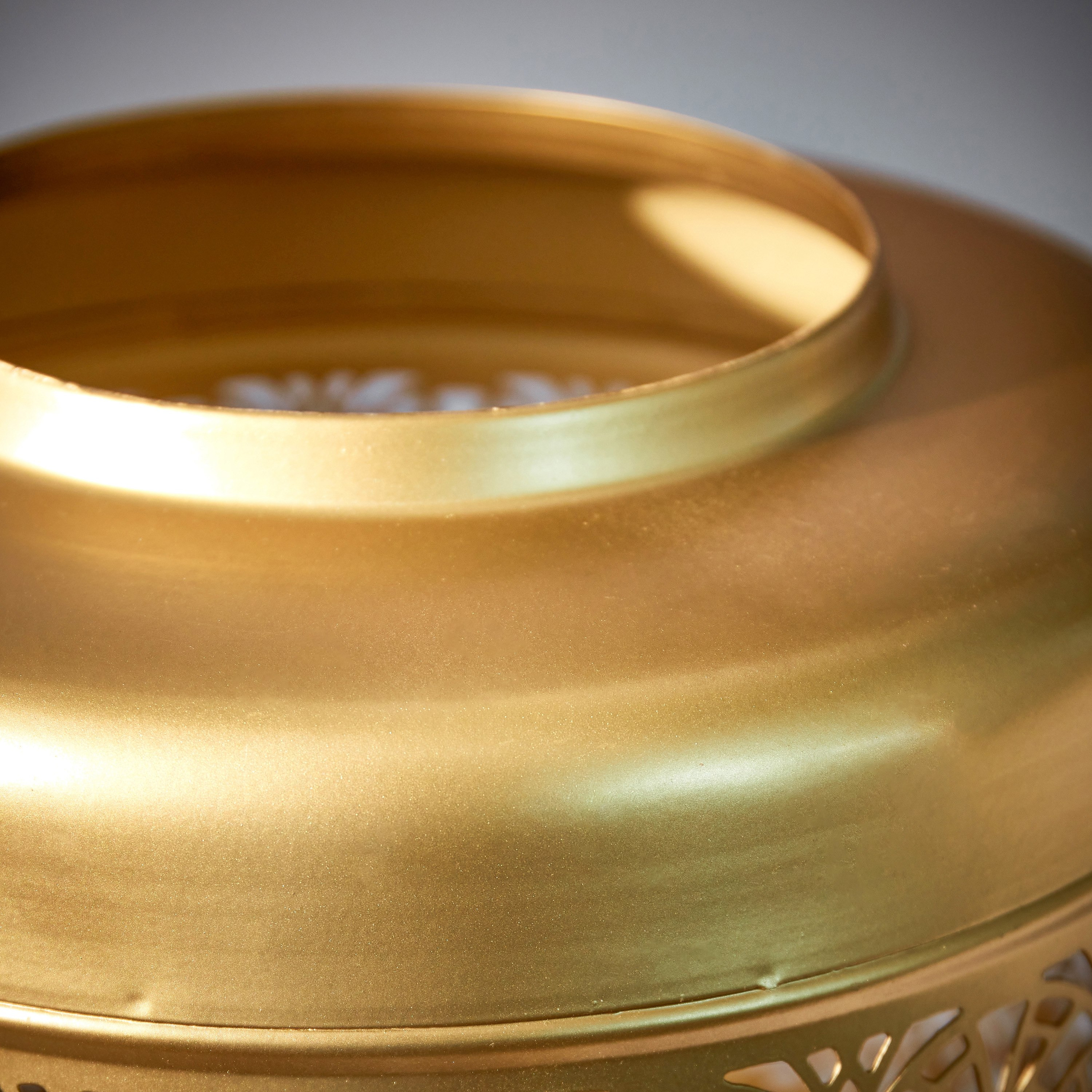 حامل شموع بتصاميم مفرغة من مافريك - 22x22x22 سم-hbxlivingroom-decorandaccessories-candleholders-image-3
