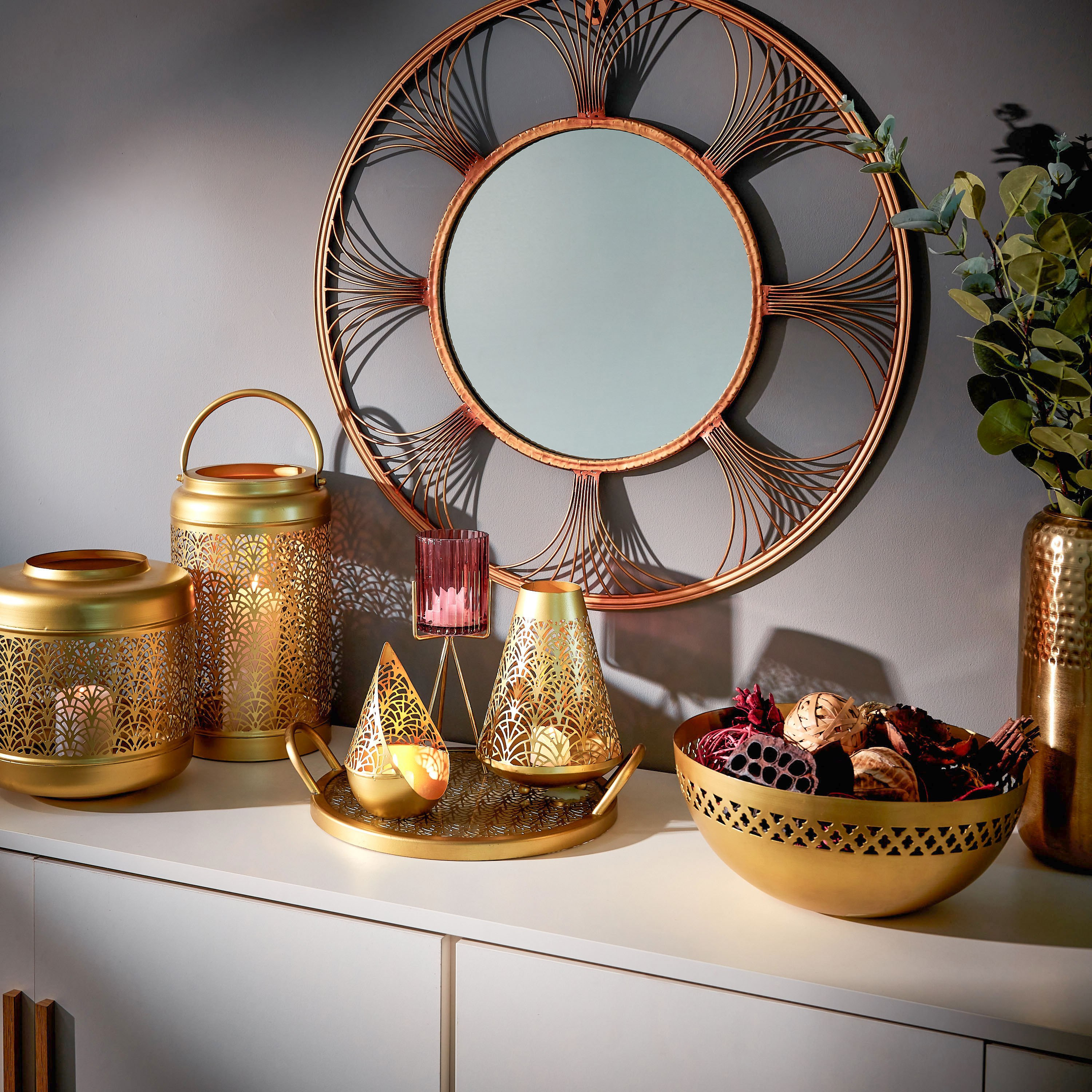 حامل شموع بتصاميم مفرغة من مافريك - 22x22x22 سم-hbxlivingroom-decorandaccessories-candleholders-image-5