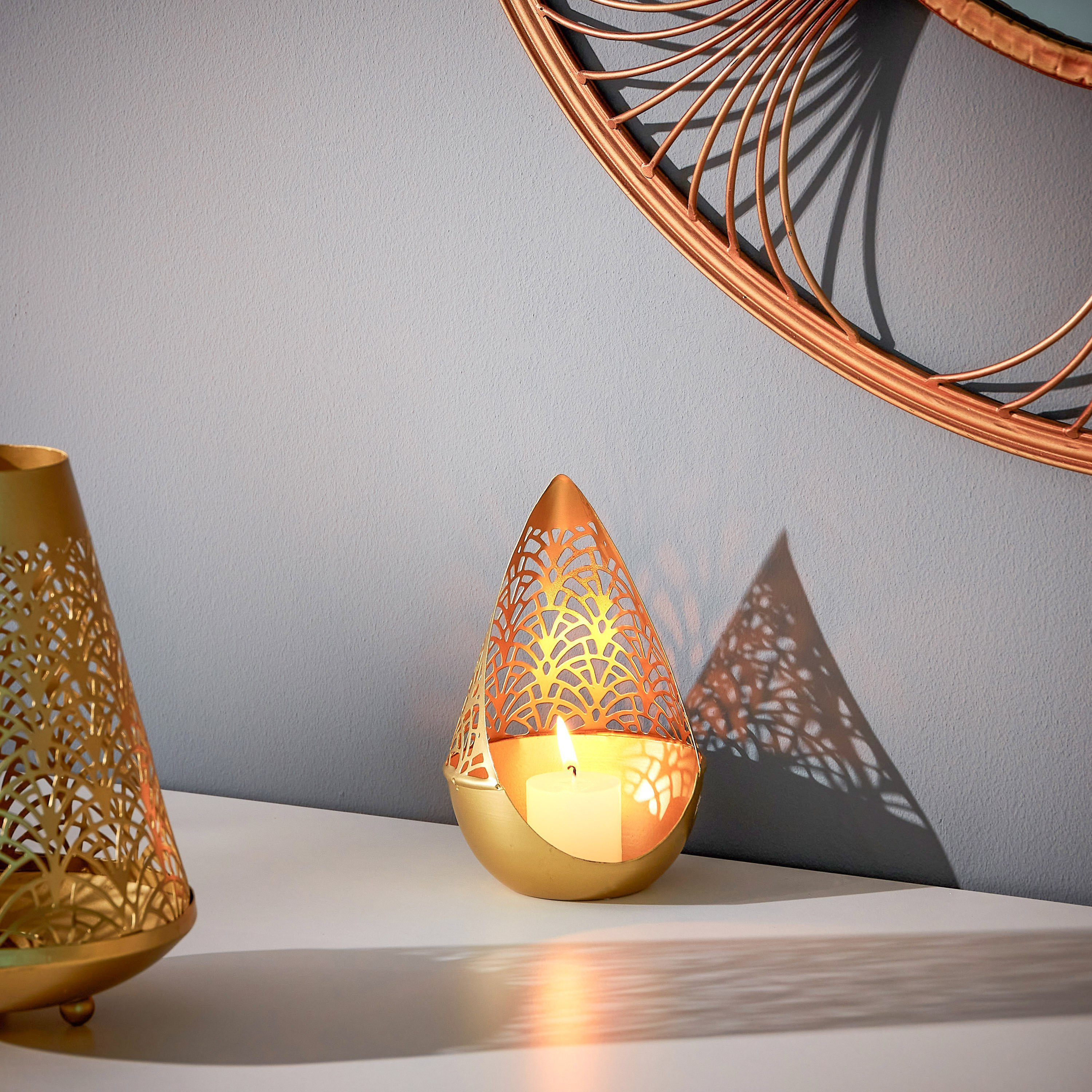 حامل شموع صغيرة بتصاميم مفرغة من مافريك -14.5x14.5x17 سم-hbxlivingroom-decorandaccessories-candleholders-image-1