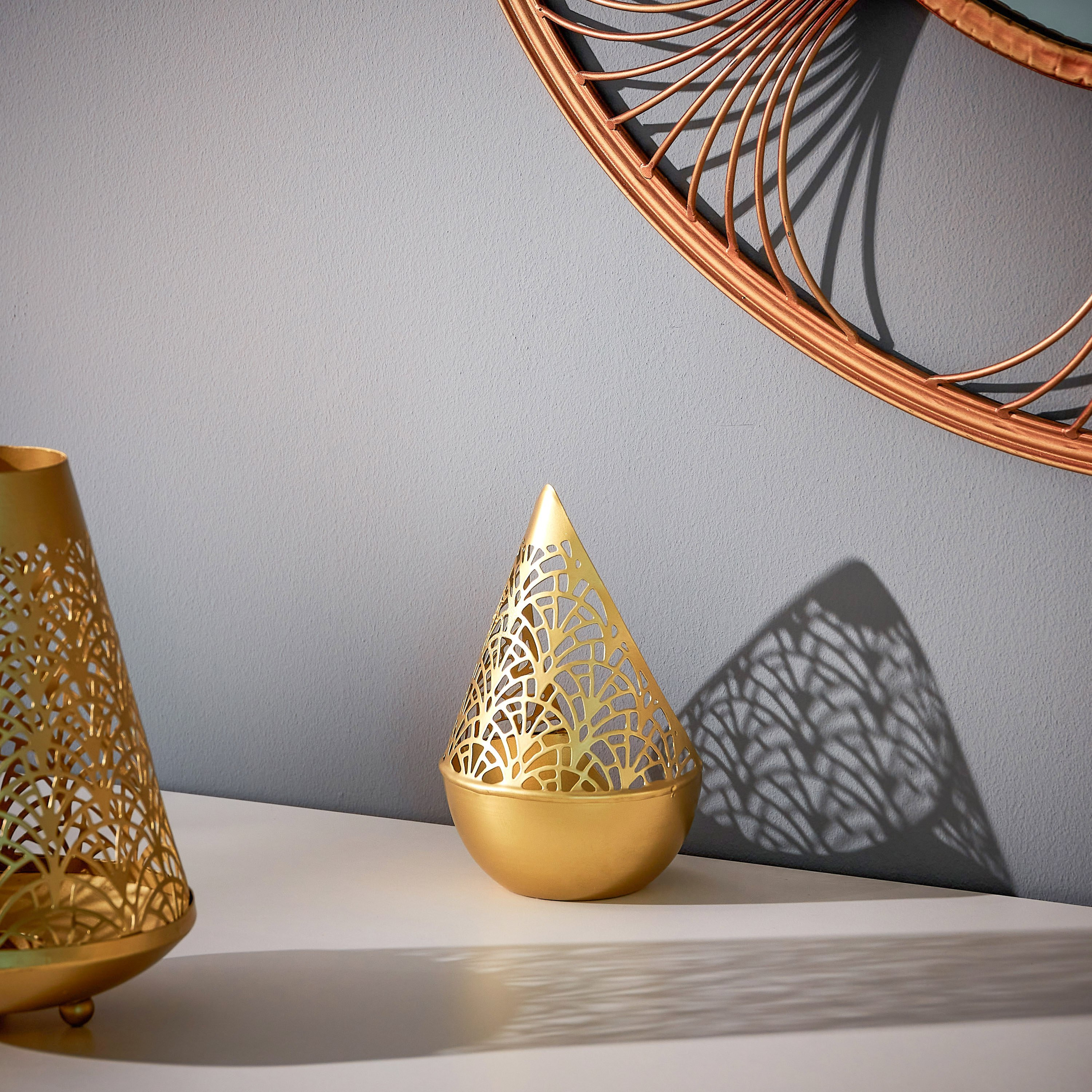 حامل شموع صغيرة بتصاميم مفرغة من مافريك -14.5x14.5x17 سم-hbxlivingroom-decorandaccessories-candleholders-image-2