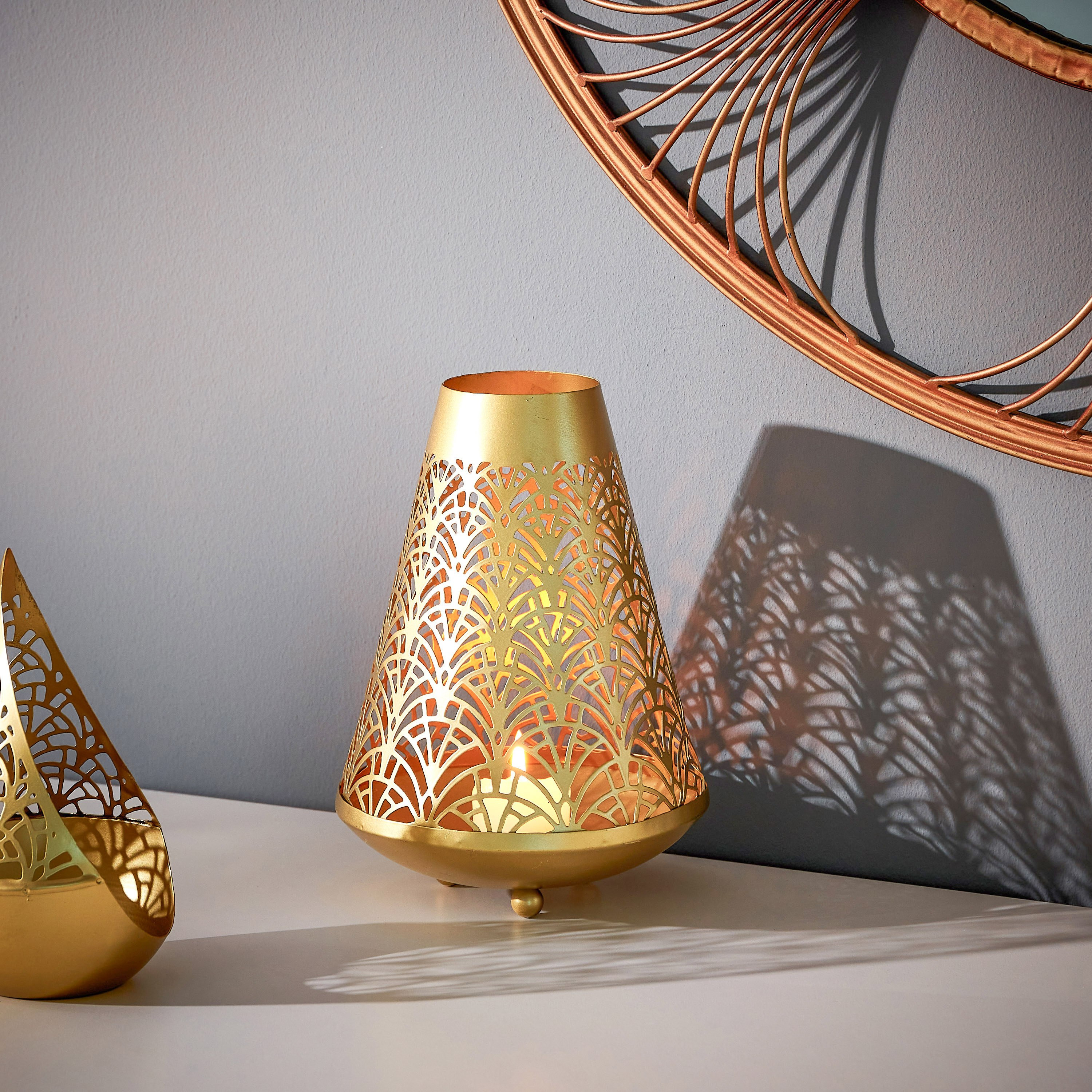 مزهرية بتصاميم مفرغة من مافريك - 14.5x14.5x22 سم-hbxbedroom-decorandaccessories-vases-image-1
