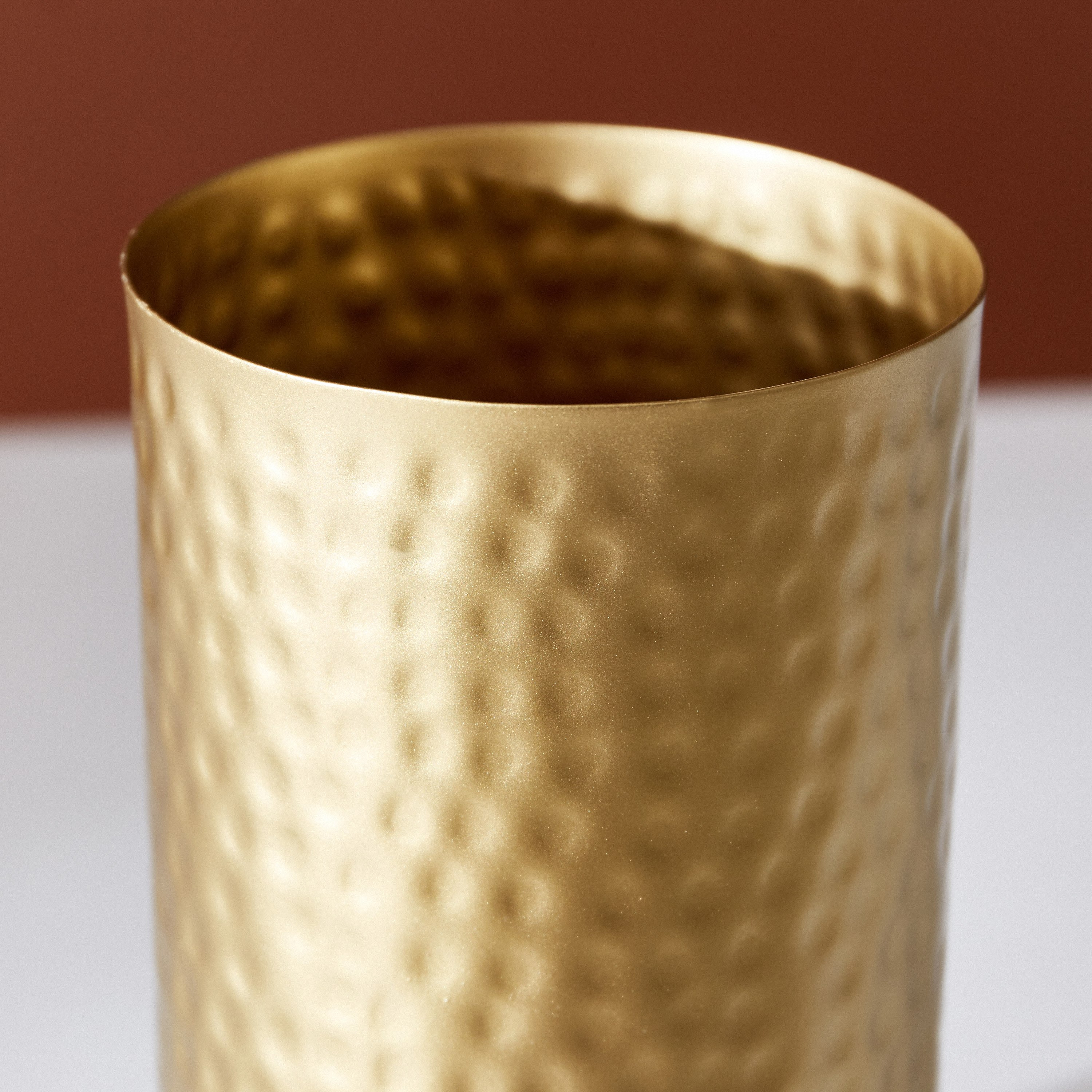 مزهرية بارزة الملمس معدنية مطروقة من مودرن - 9x9x15 سم-hbxbedroom-decorandaccessories-vases-image-3