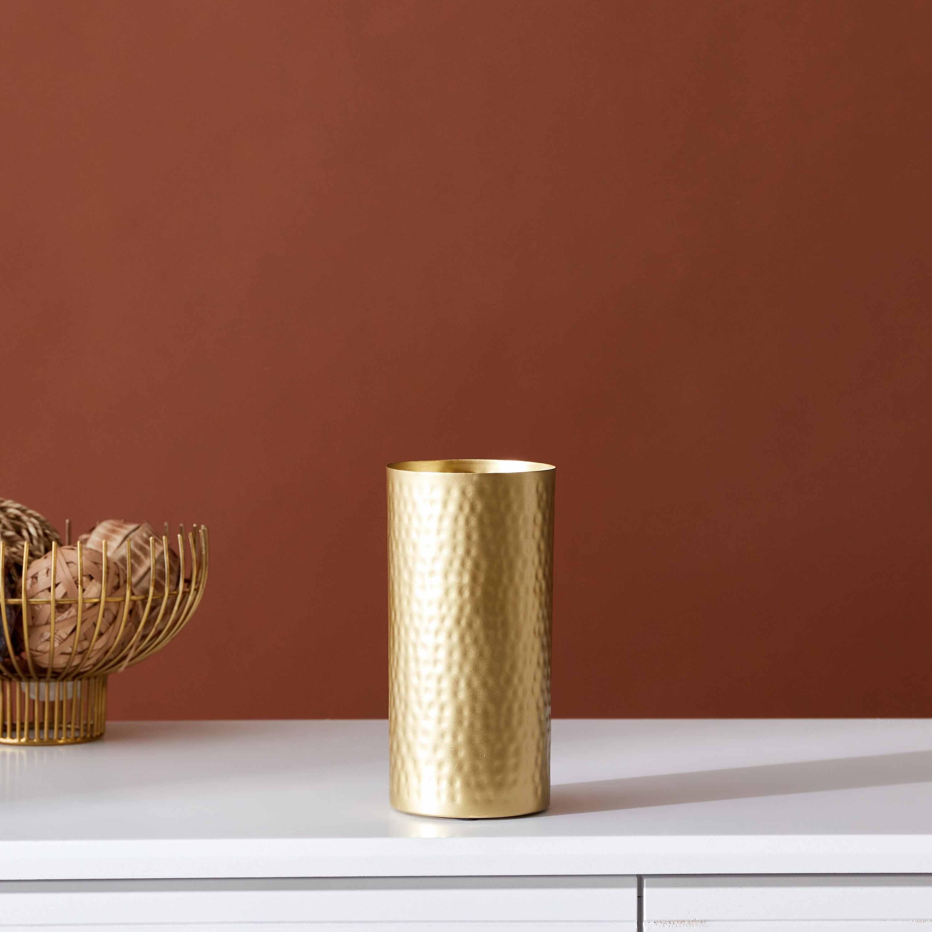 مزهرية أسطوانية مطروقة معدنية من مودرن - 9x9x17.5 سم-hbxbedroom-decorandaccessories-vases-image-1