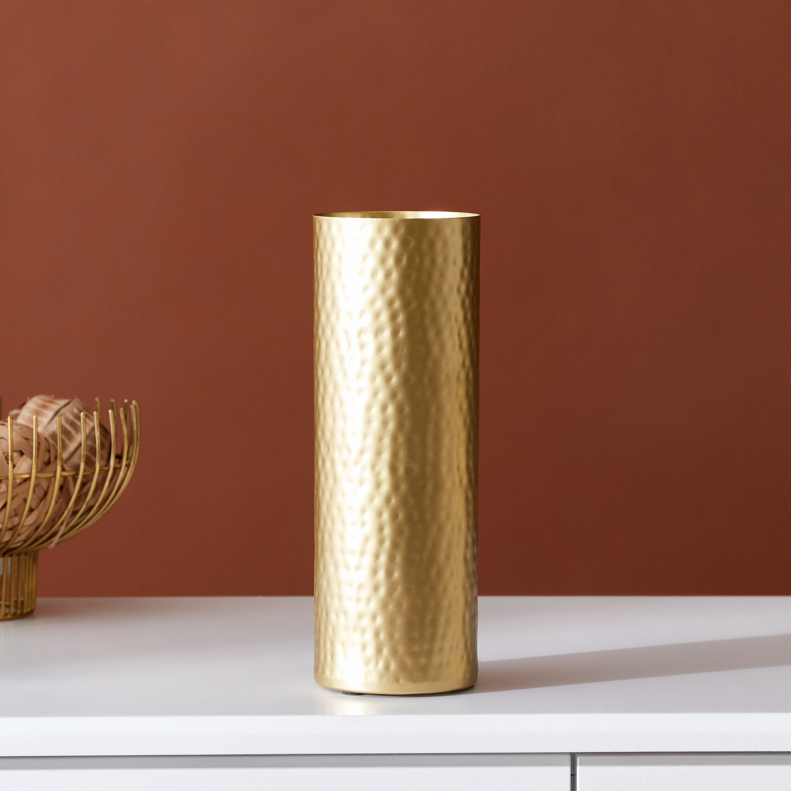 مزهرية بارزة الملمس معدنية مطروقة من مودرن - 9x9x25 سم-hbxbedroom-decorandaccessories-vases-image-1