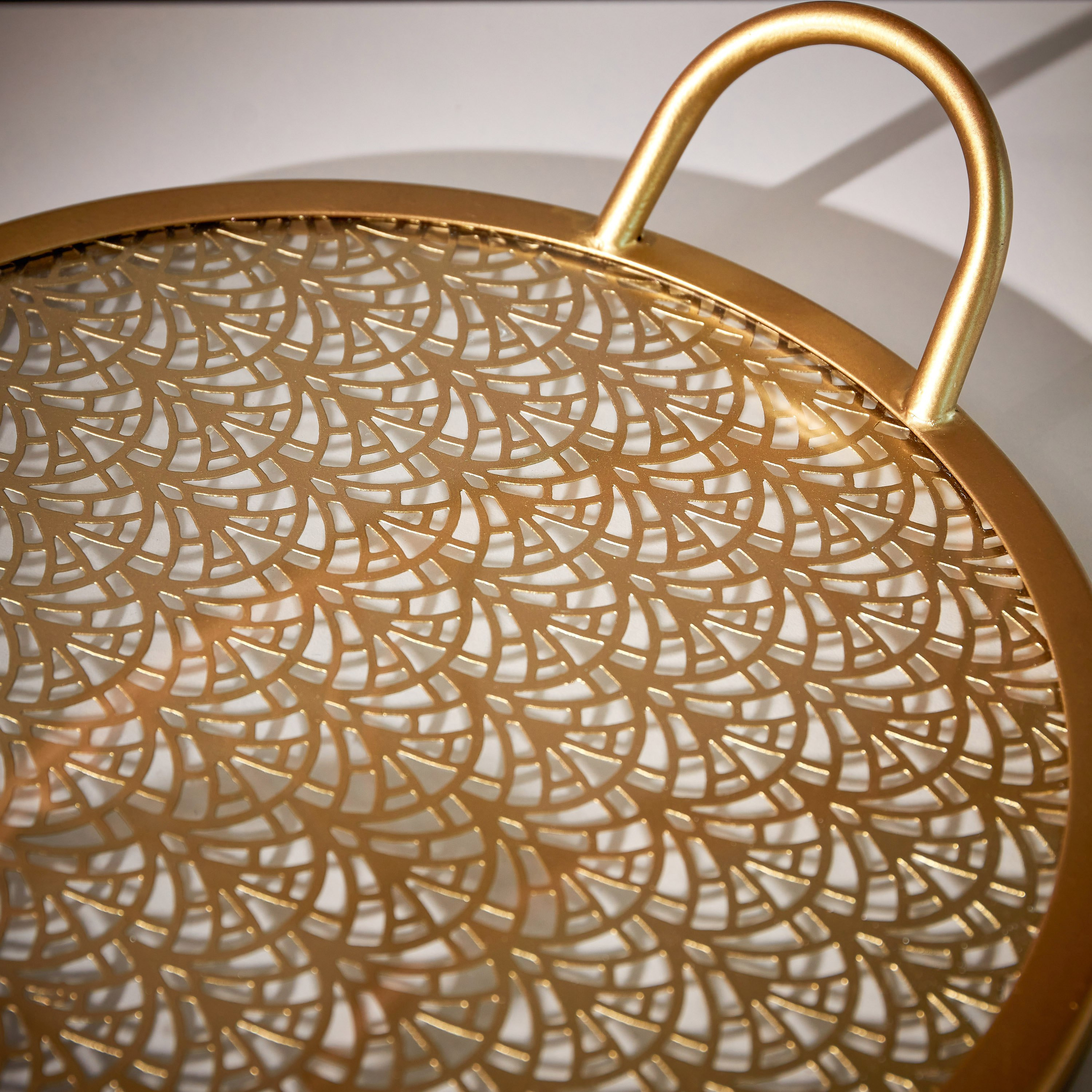 صينية ديكور بتصاميم مفرغة من مافريك - 31x31x7.5 سم-hbxhomeware-hbxdecorandfurnishings-image-3