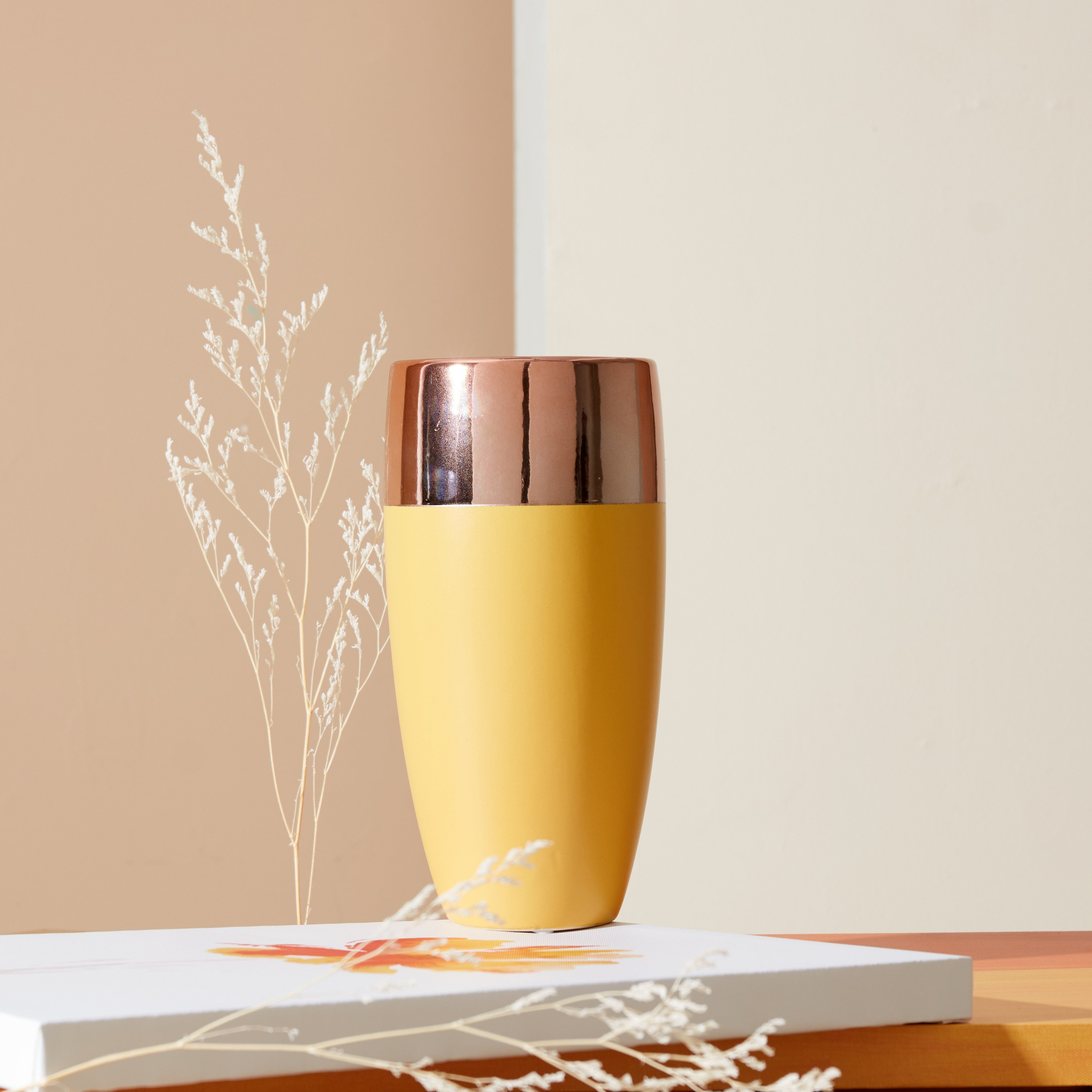 مزهرية سيراميك كبيرة بشكل مخروطي ولونين من أريا - 12x12x26 سم-hbxbedroom-decorandaccessories-vases-image-1
