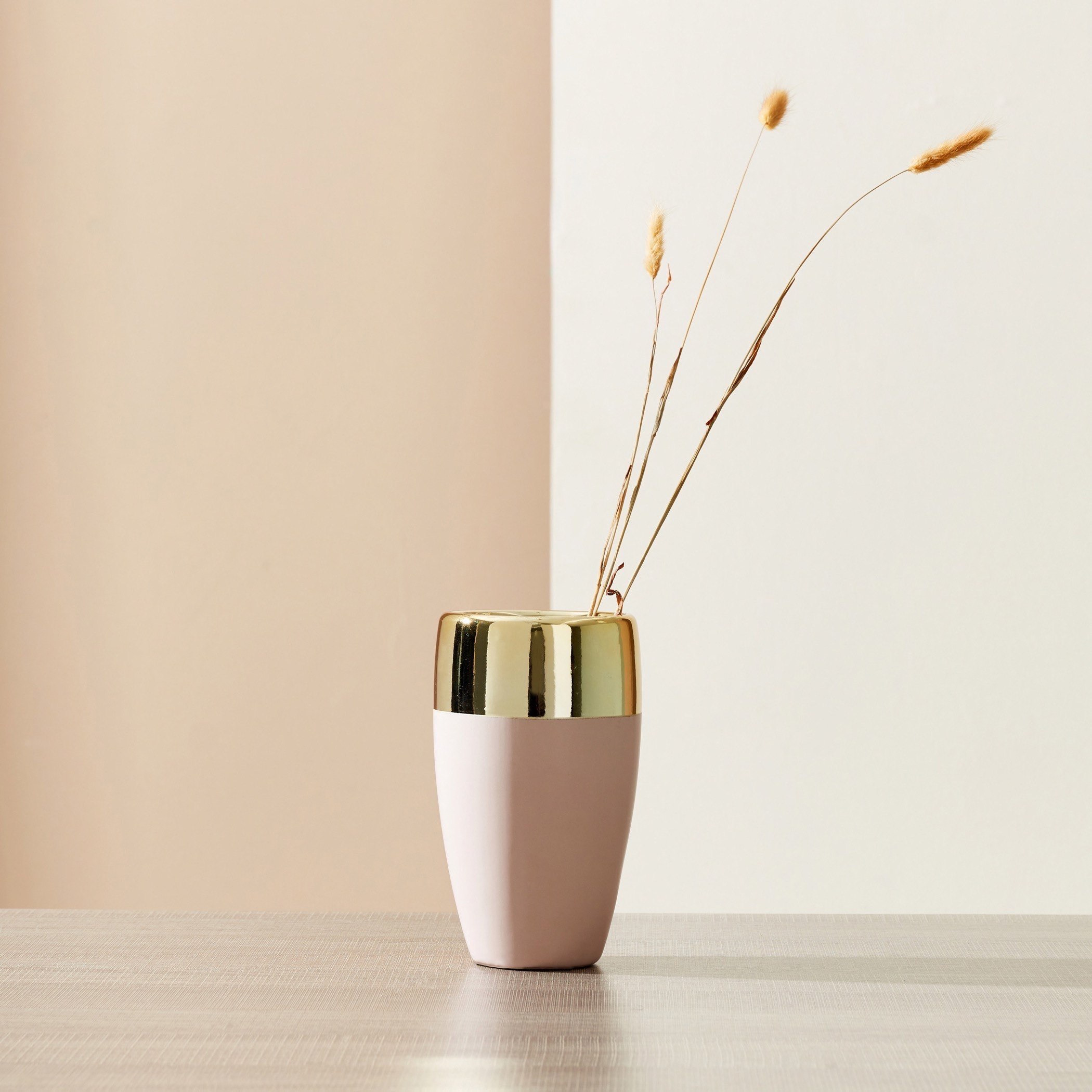 مزهرية سيراميك متوسطة بشكل مخروطي ولونين من أريا - 11.5x11.5x20.5 سم-hbxbedroom-decorandaccessories-vases-image-1