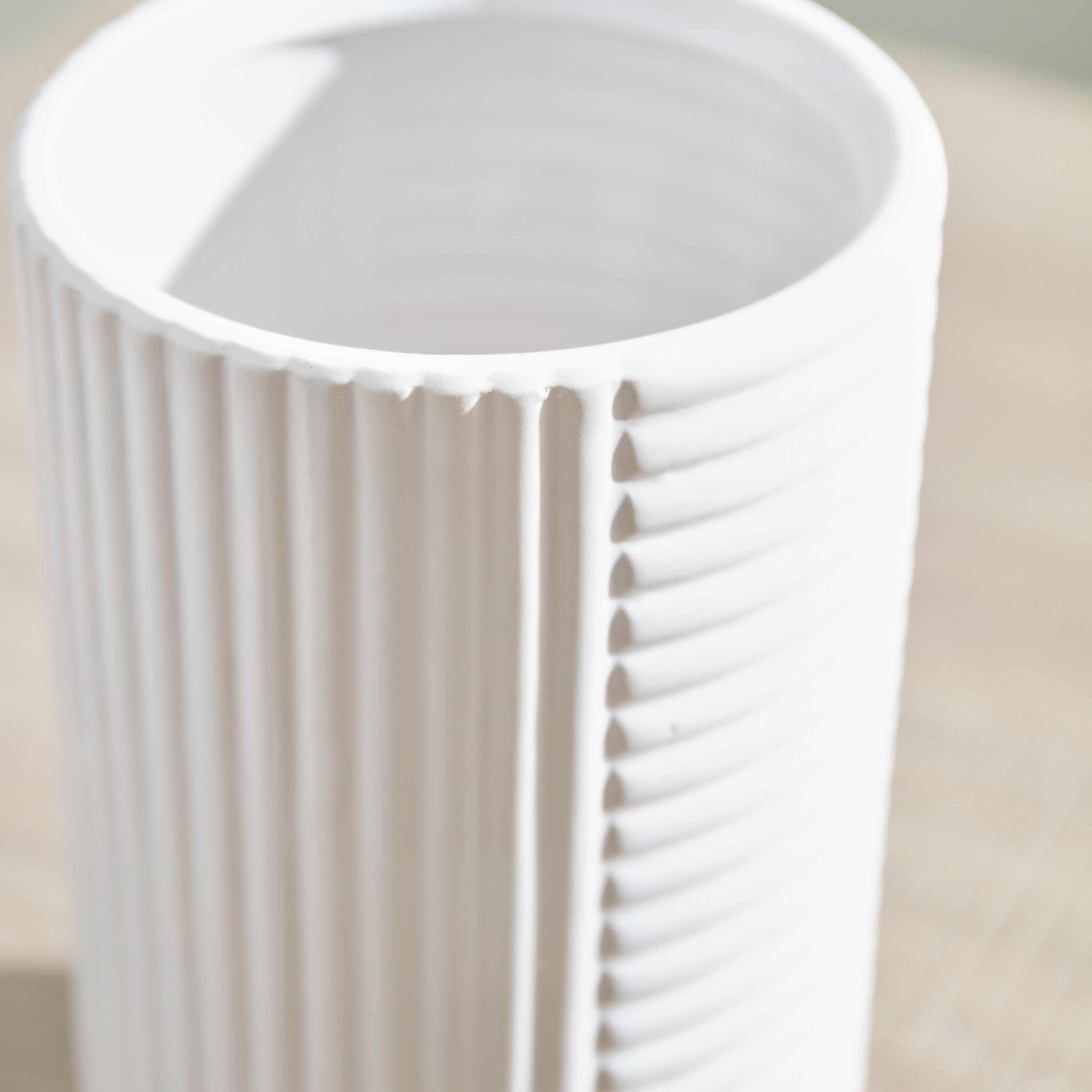 مزهرية سيراميك مضلّعة صغيرة - أريا - 12x12x20 سم-hbxbedroom-decorandaccessories-vases-image-3