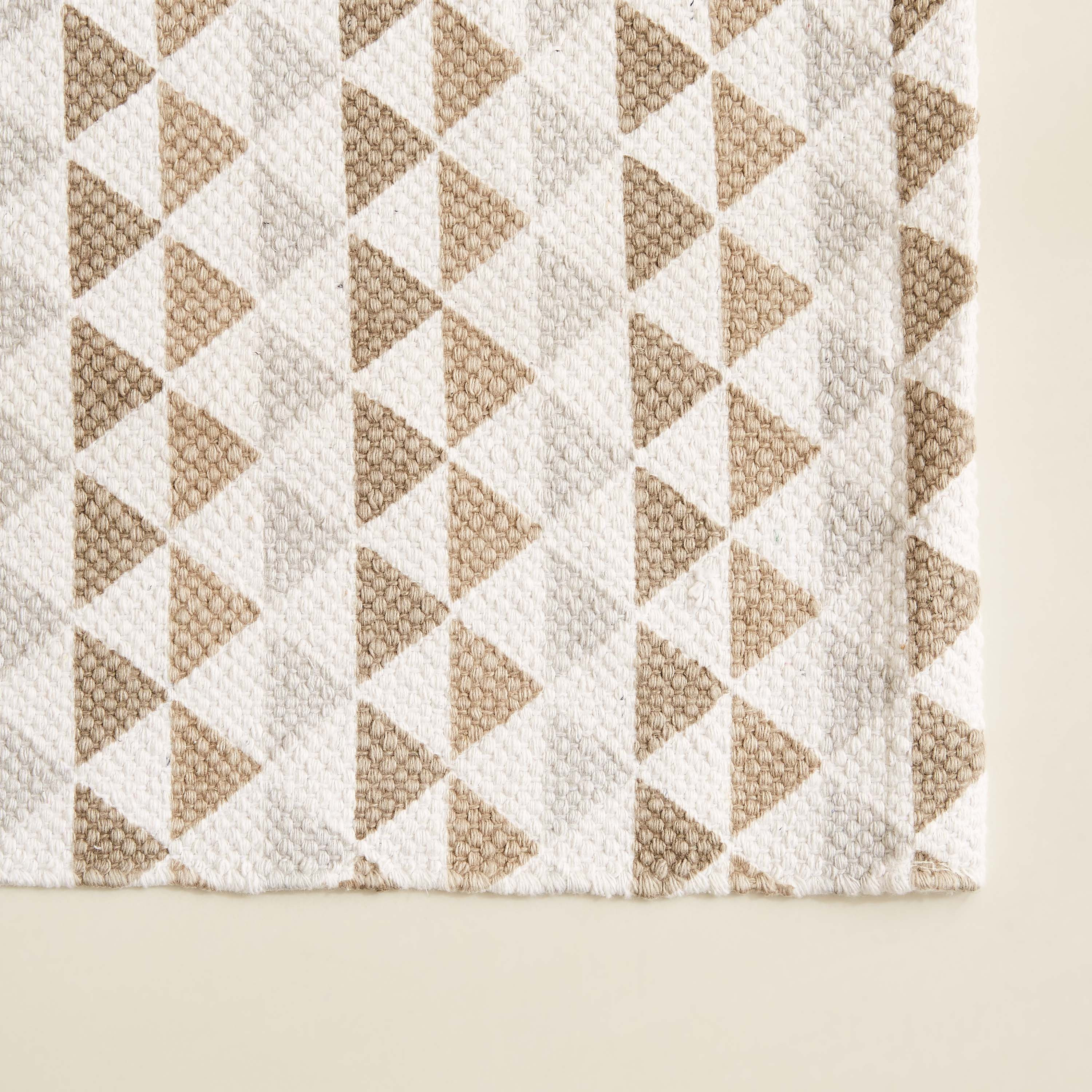 Oliver Triangles Cotton Dhurrie - 60x90 cm-hbxdecorandfurnishings-floorcoverings-rugs-image-2