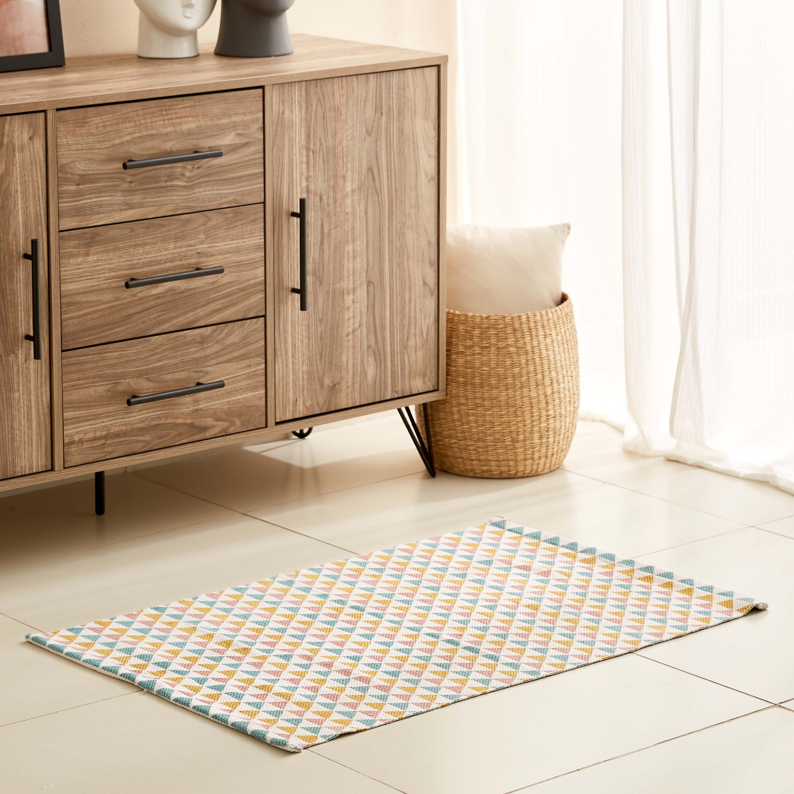 سجادة دوري قطن بتصميم مثلثات من أوليفير - 60 × 90 سم-hbxdecorandfurnishings-floorcoverings-rugs-image-1
