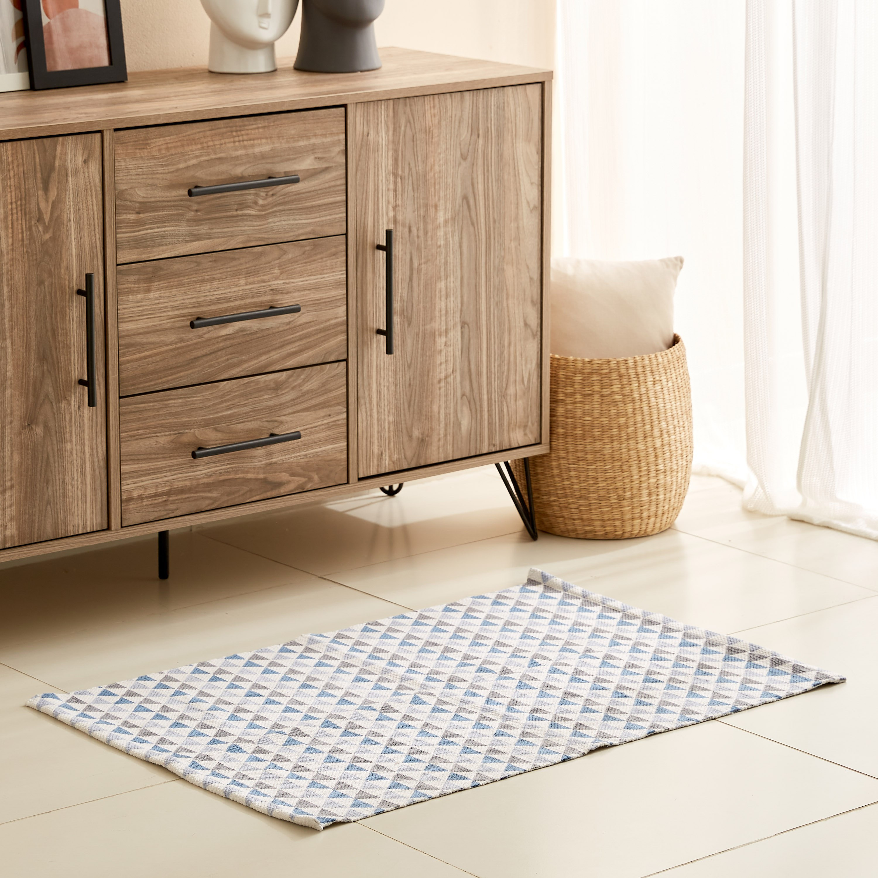 سجادة دوري قطن بتصميم مثلثات من أوليفير - 60 × 90 سم-hbxdecorandfurnishings-floorcoverings-rugs-image-1