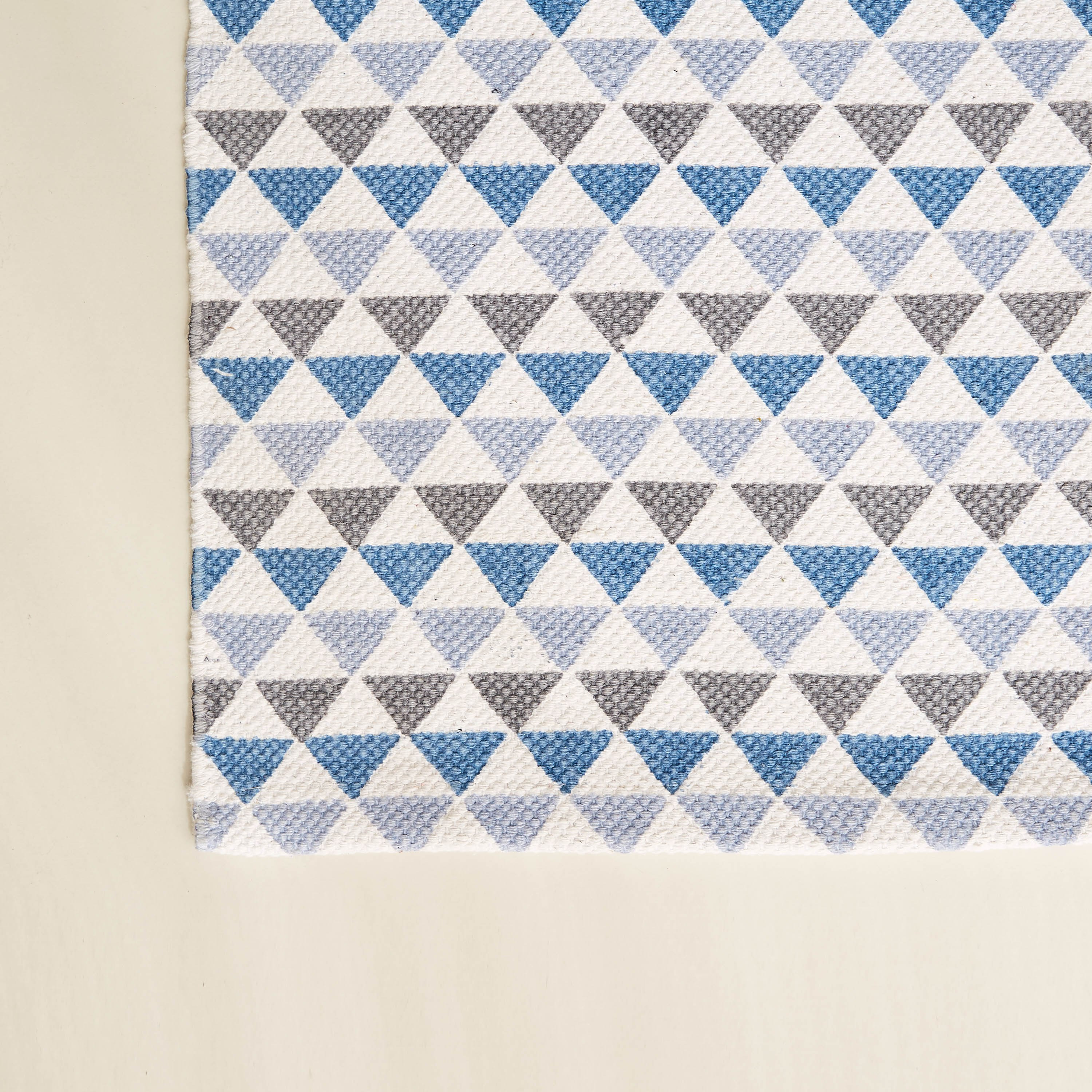 سجادة دوري قطن بتصميم مثلثات من أوليفير - 80x150 سم-hbxdecorandfurnishings-floorcoverings-rugs-image-2