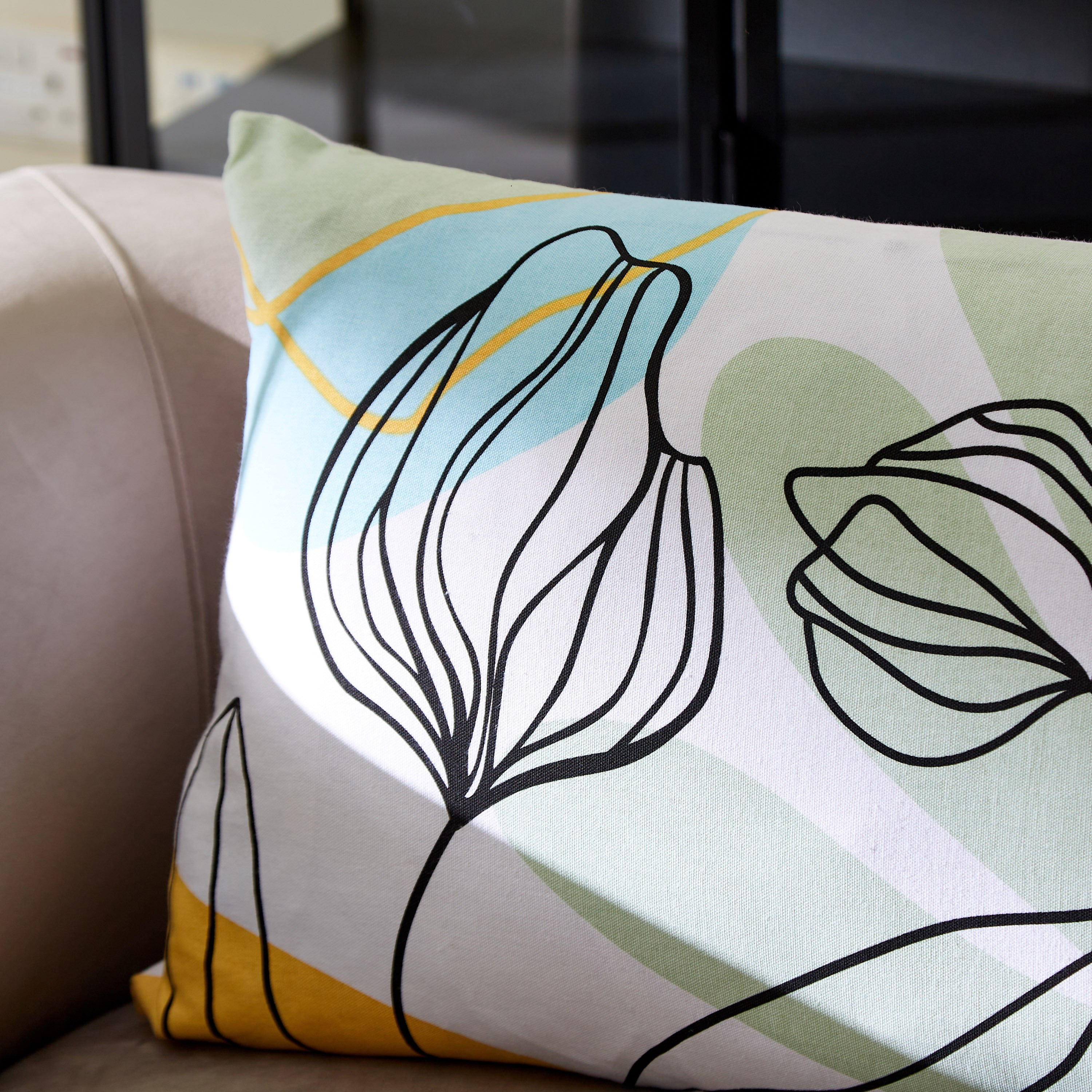 غطاء وسادة بطبعات زهرية تجريدية من نوفا - 40x65 سم-hbxhomeware-cushionsandcovers-cushioncovers-image-2