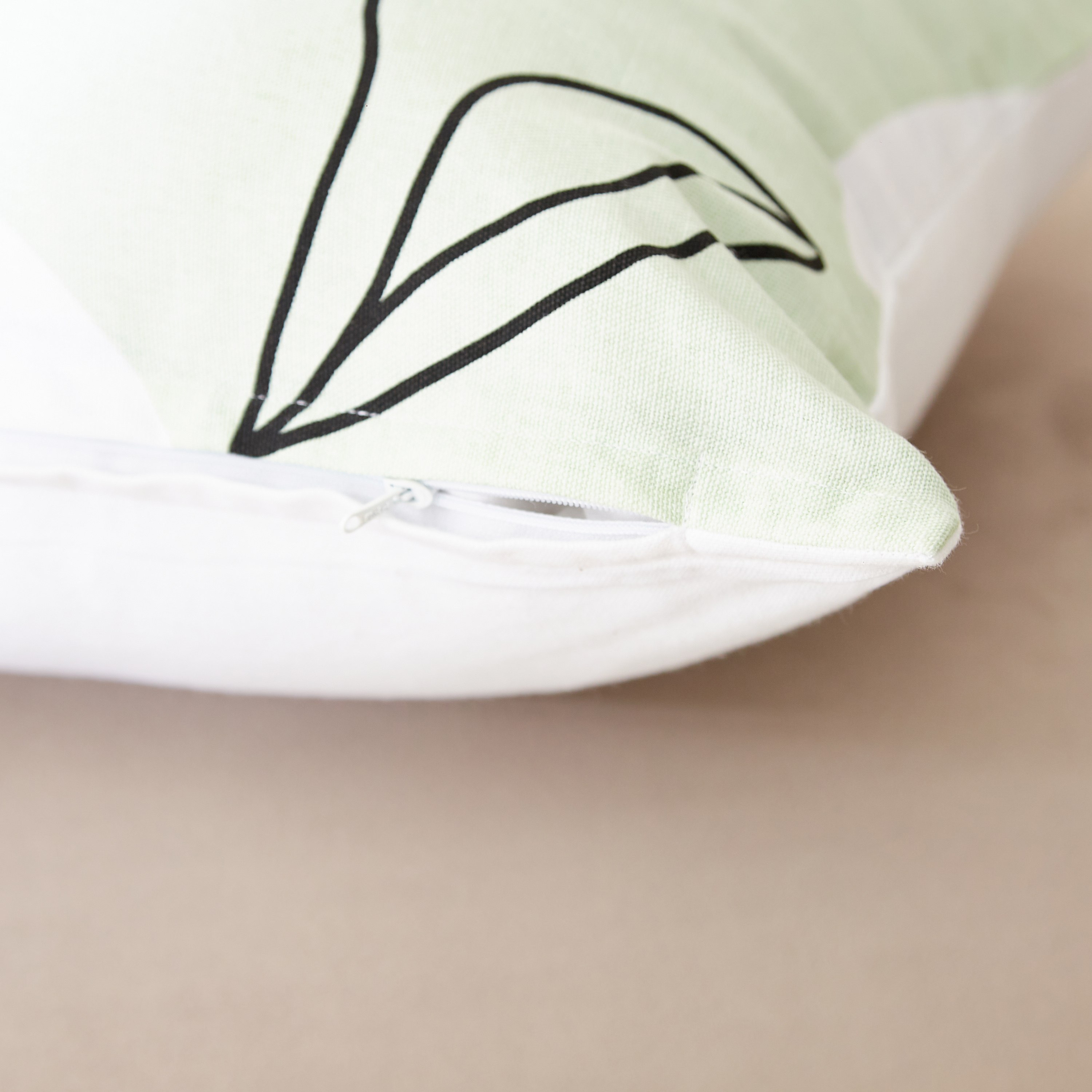 غطاء وسادة بطبعات زهرية تجريدية من نوفا - 40x65 سم-hbxhomeware-cushionsandcovers-cushioncovers-image-3