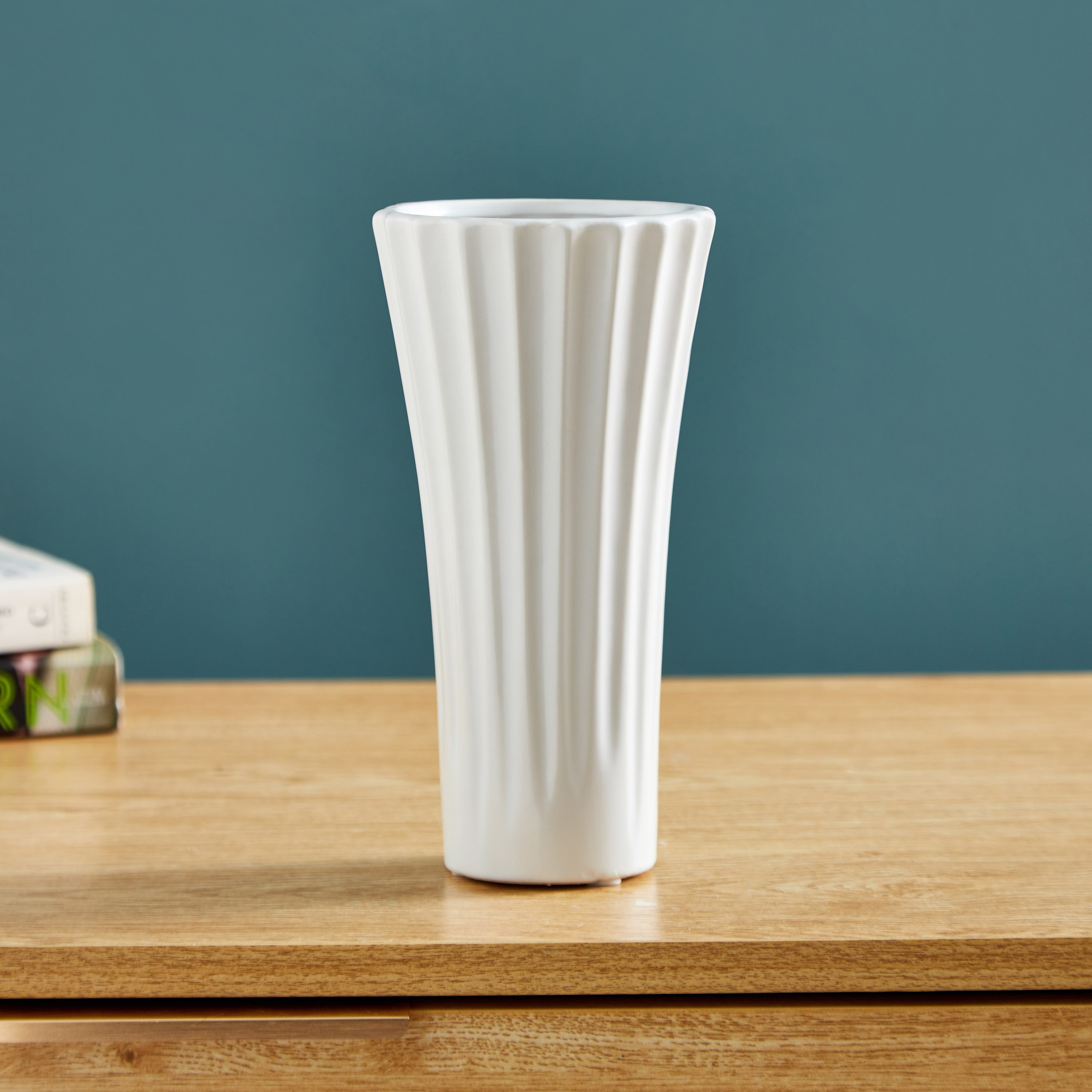 مزهرية سيراميك صغيرة مضلعة من سافير - 10.5x10.5x21 سم-hbxbedroom-decorandaccessories-vases-image-2