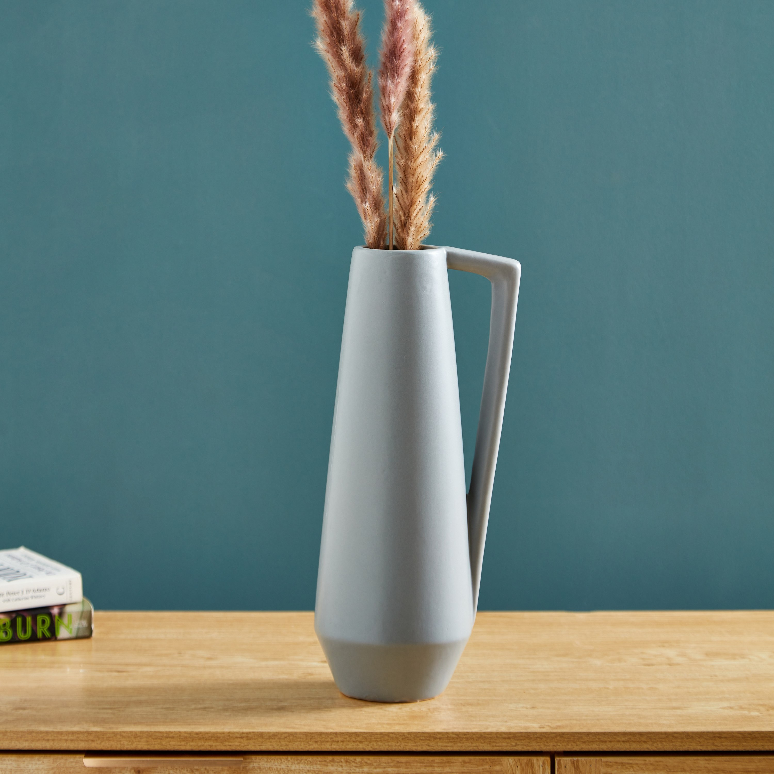 مزهرية سيراميك مخروطية كبيرة بمقبض من سافير - 15.5x13x35.5 سم-hbxbedroom-decorandaccessories-vases-image-1