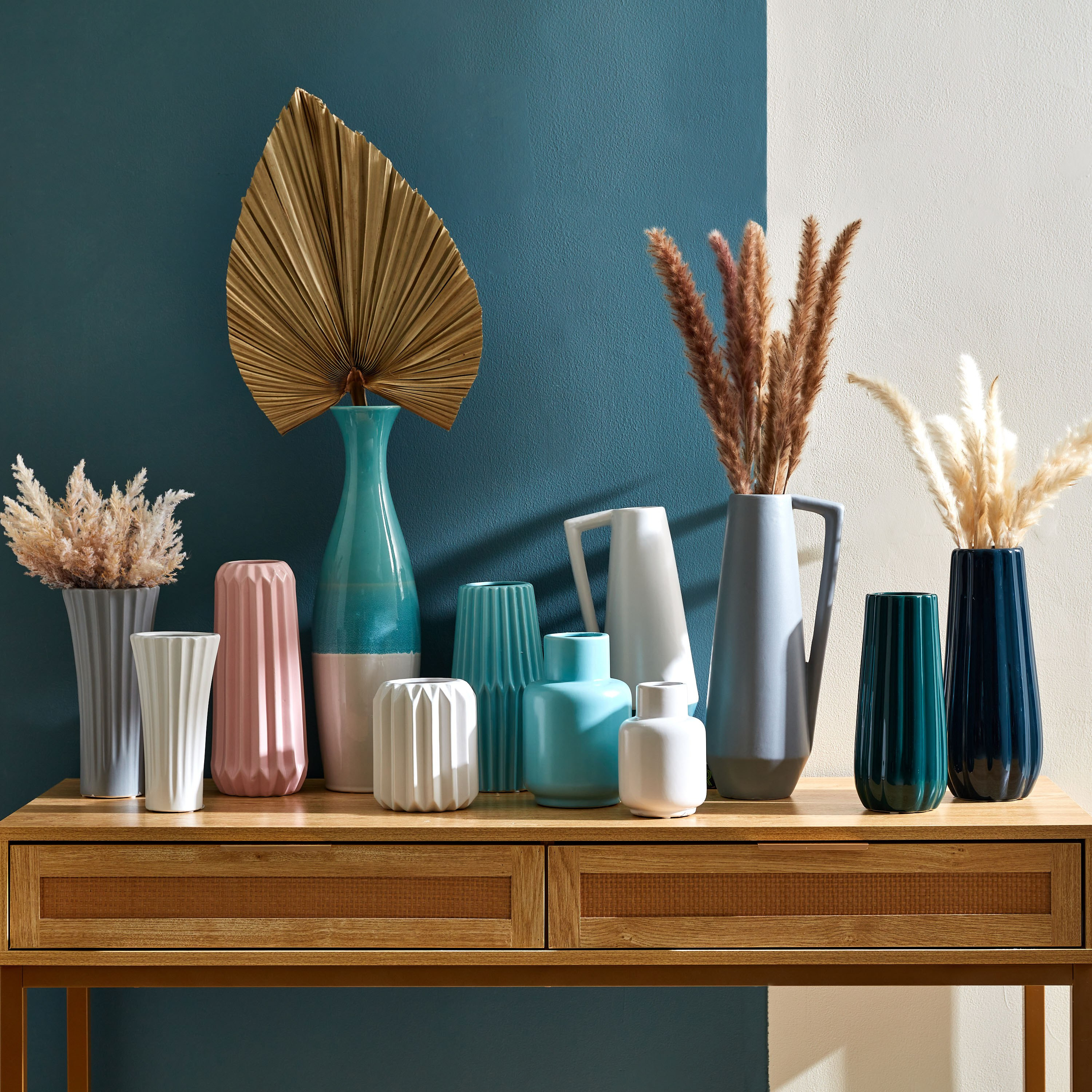 مزهرية سيراميك مضلّعة منحنية كبيرة من سافير - 12x12x29 سم-hbxbedroom-decorandaccessories-vases-image-4
