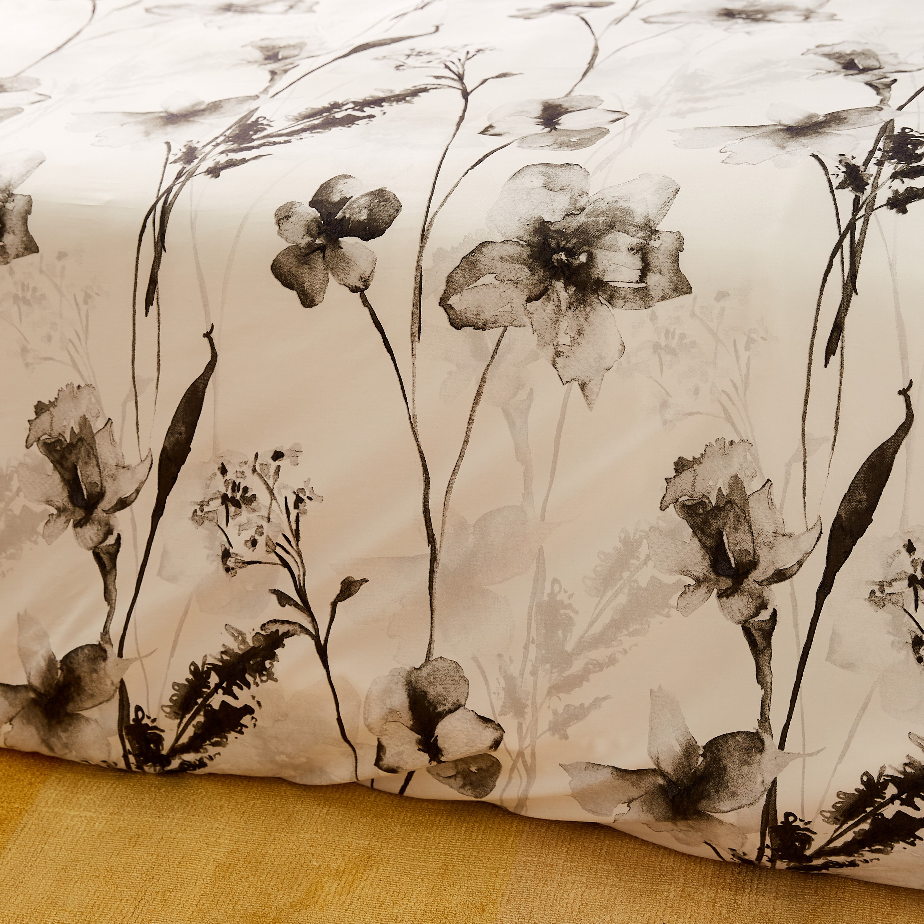 طقم غطاء لحاف كينج من الألياف الدقيقة 3 قطع من صوفيا - 220x220 سم-hbxhomeware-hbxdecorandfurnishings-image-3