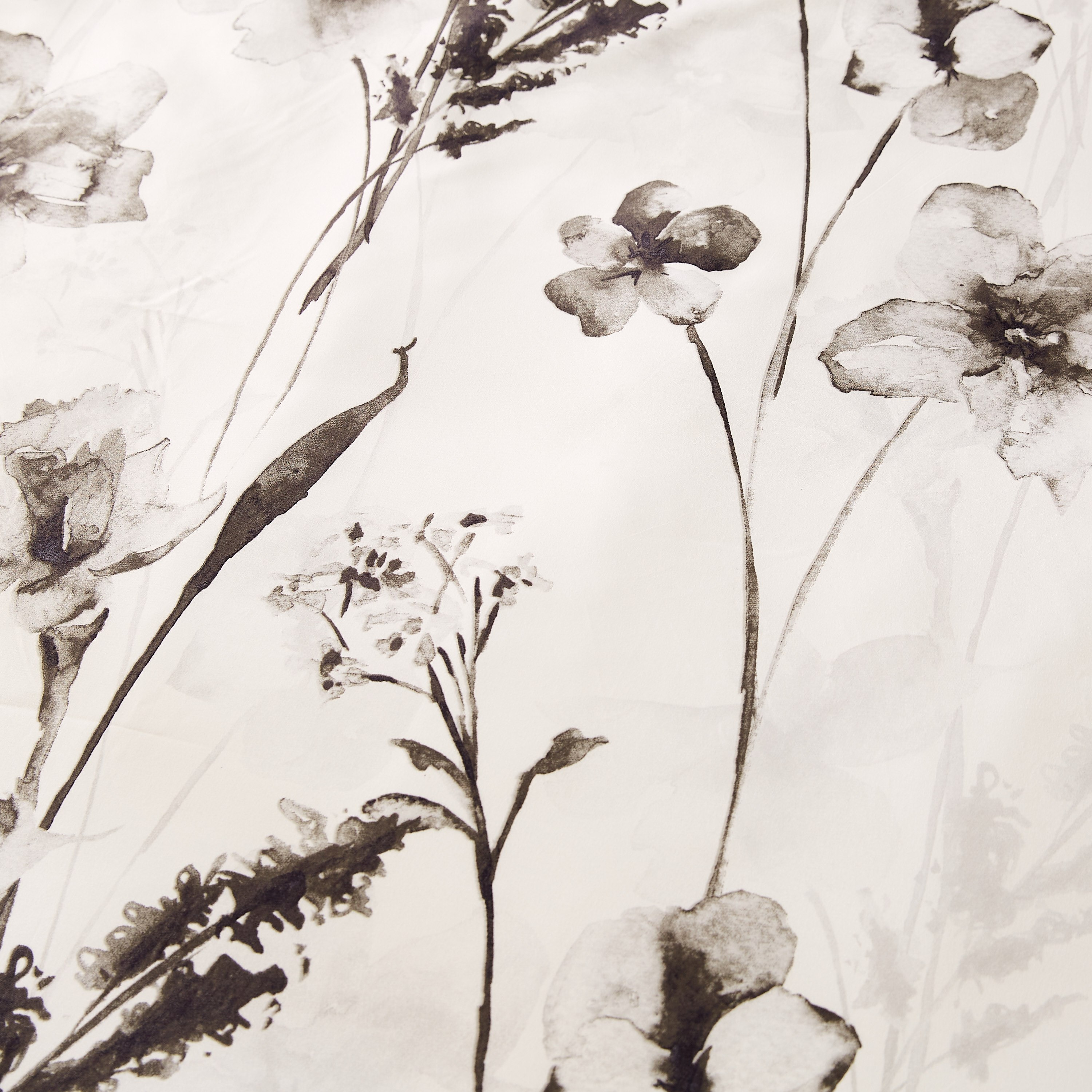 طقم غطاء لحاف كينج من الألياف الدقيقة 3 قطع من صوفيا - 220x220 سم-hbxhomeware-hbxdecorandfurnishings-image-4