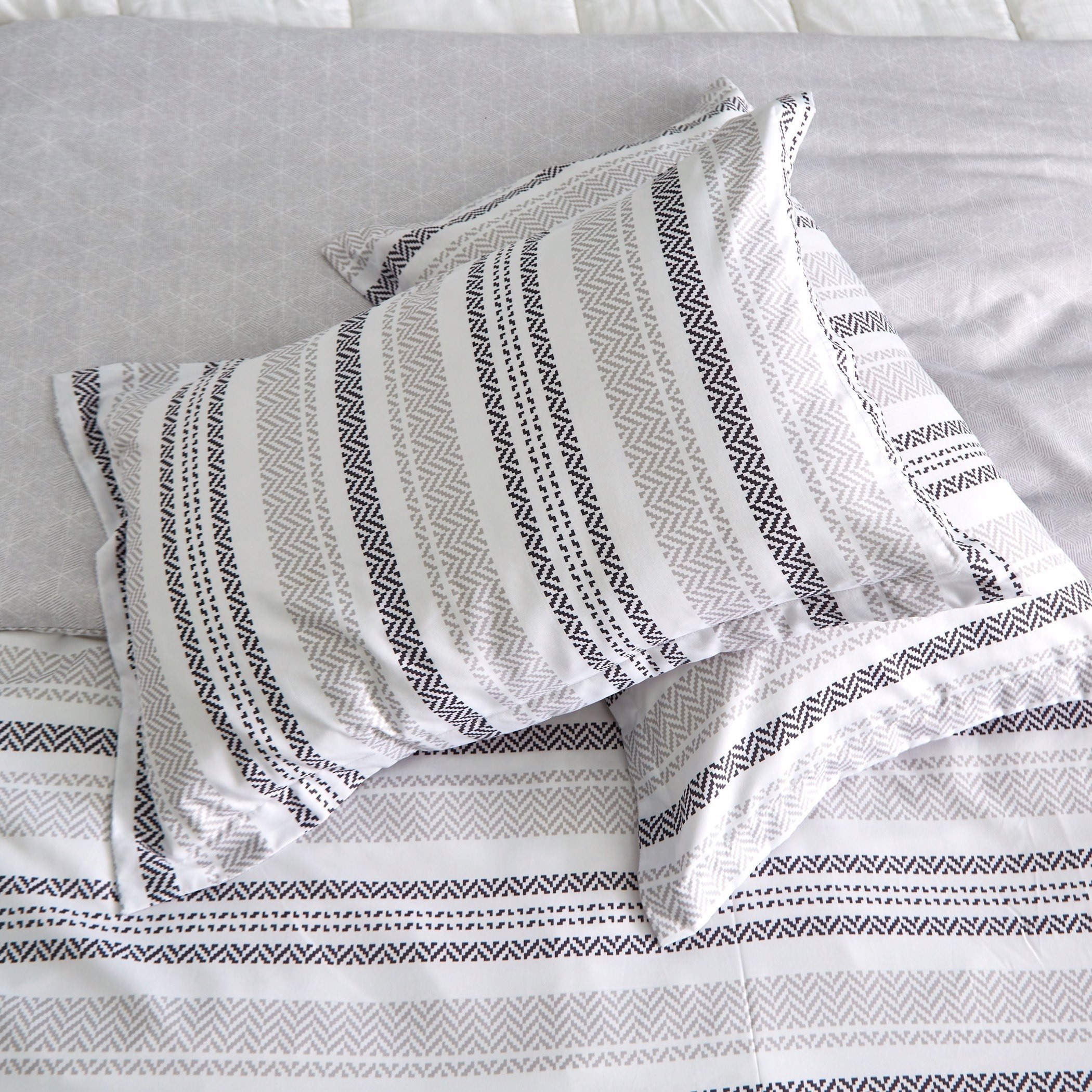 طقم غطاء لحاف كينج مايكروفايبر 3 قطع من سيلر - 220x220 سم-hbxhomeware-hbxdecorandfurnishings-image-3