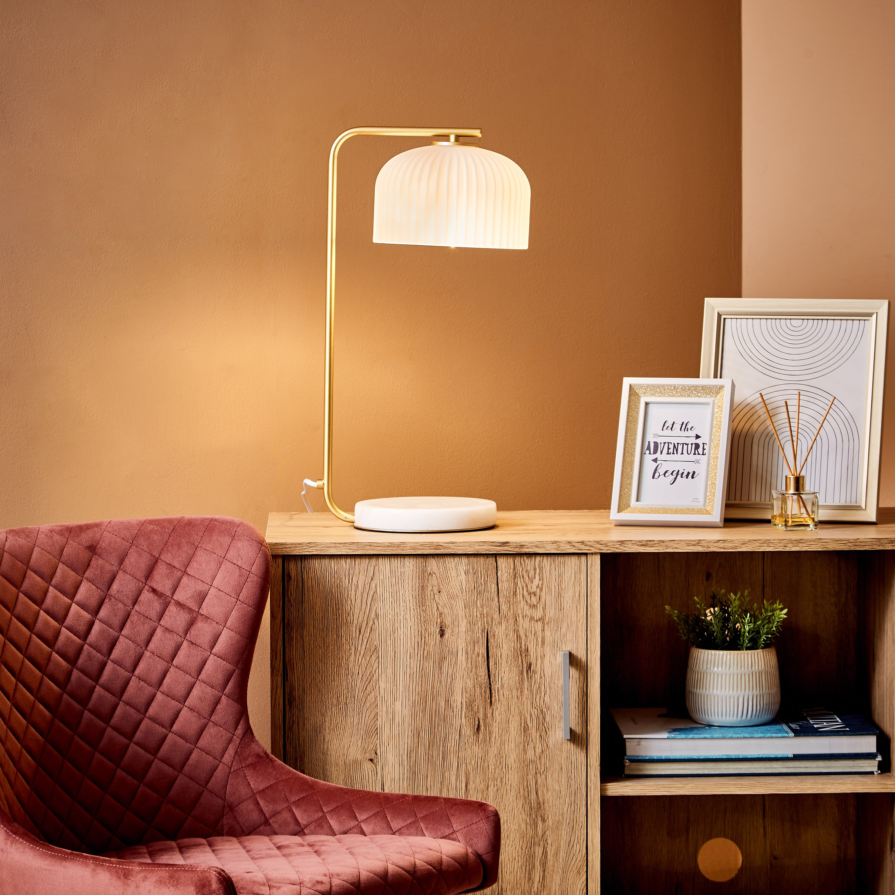 مصباح مكتب بقاعدة رخامية وإضاءة معدنية من إلما - 52x20 سم-hbxlivingroom-lighting-tablelamps-image-5
