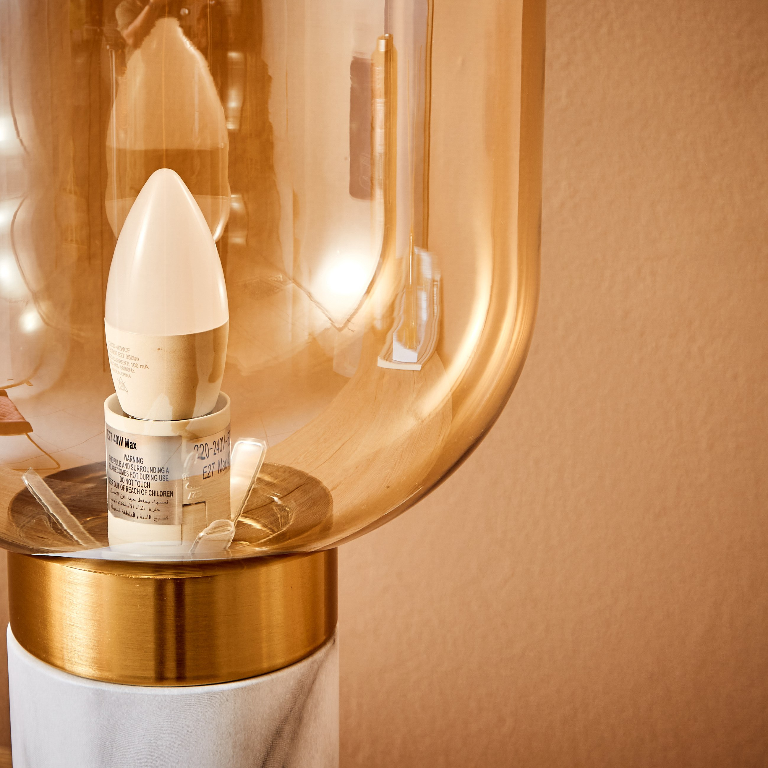 مصباح طاولة بقاعدة رخام وسطح زجاجي لامع من إلما- 23x48 سم-hbxlivingroom-lighting-tablelamps-image-4