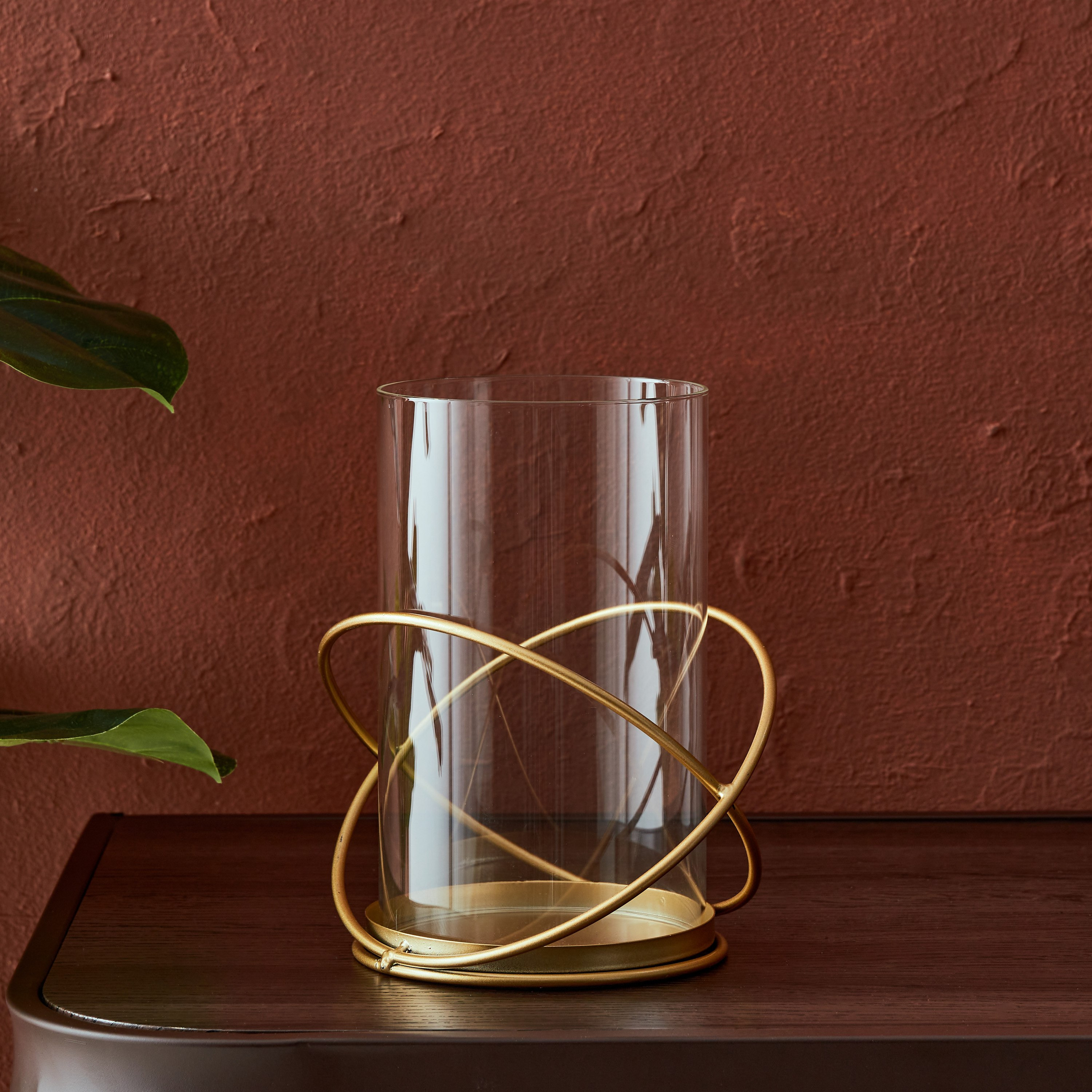 حامل شموع معدن وزجاج بتصميم متقاطع من نورا- 14×11×19 سم-hbxlivingroom-decorandaccessories-candleholders-image-2