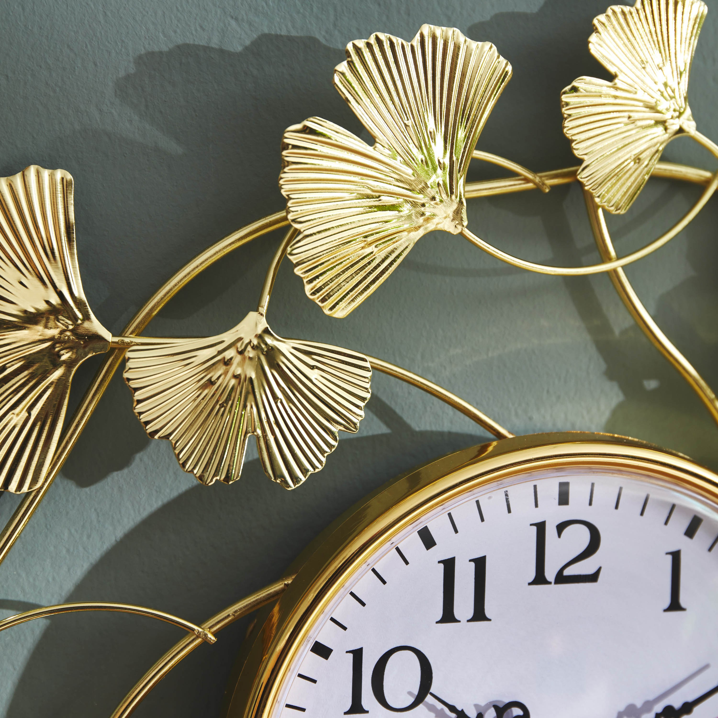 ساعة معدنية بتصميم أوراق جينكو من نورا - 4x37 سم-hbxdiningroom-decorandaccessories-clocks-image-3