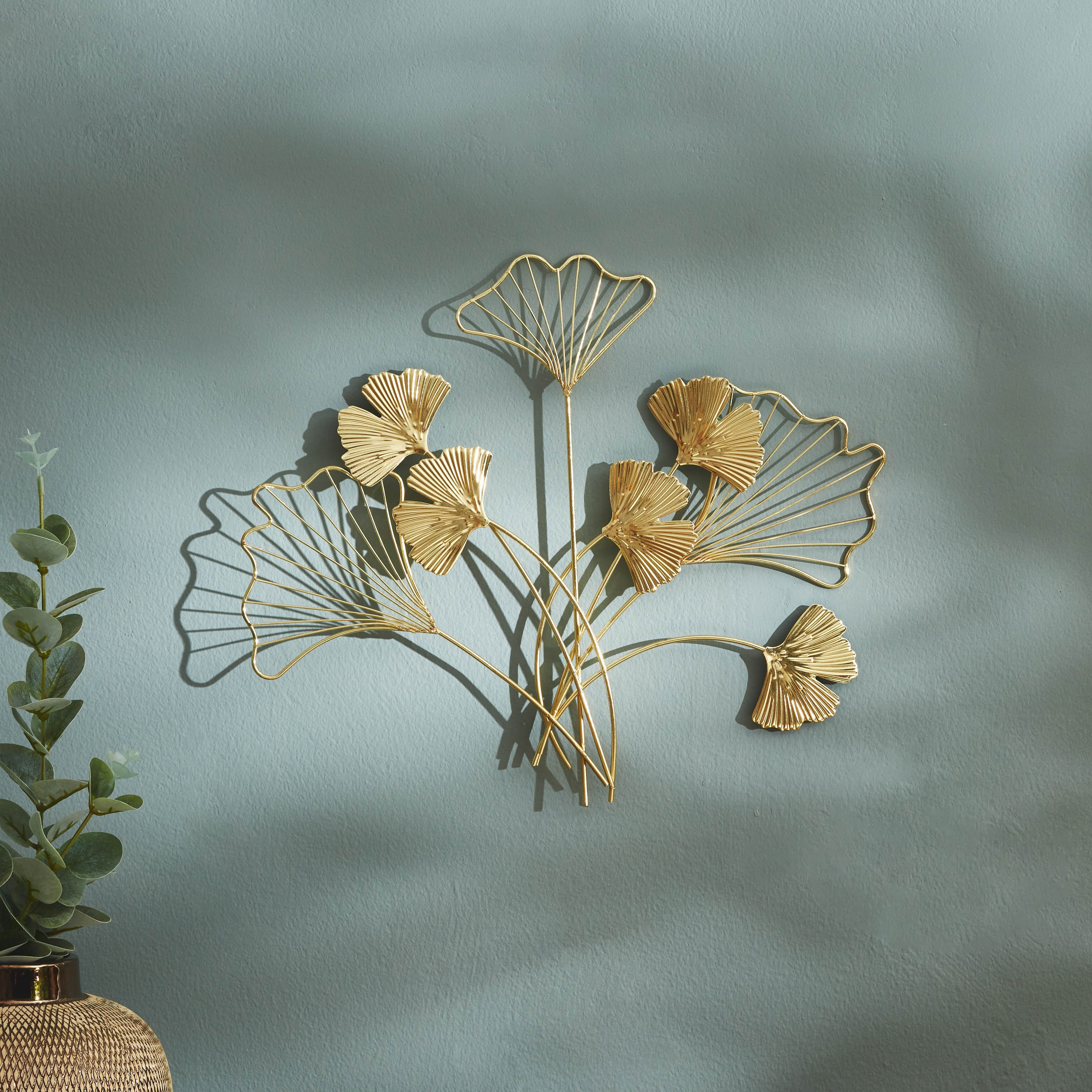 زينة حائط معدنية مستديرة بتصميم أوراق جينكو من نورا - 33x2x30 سم-hbxdiningroom-walldecor-wallart-image-1